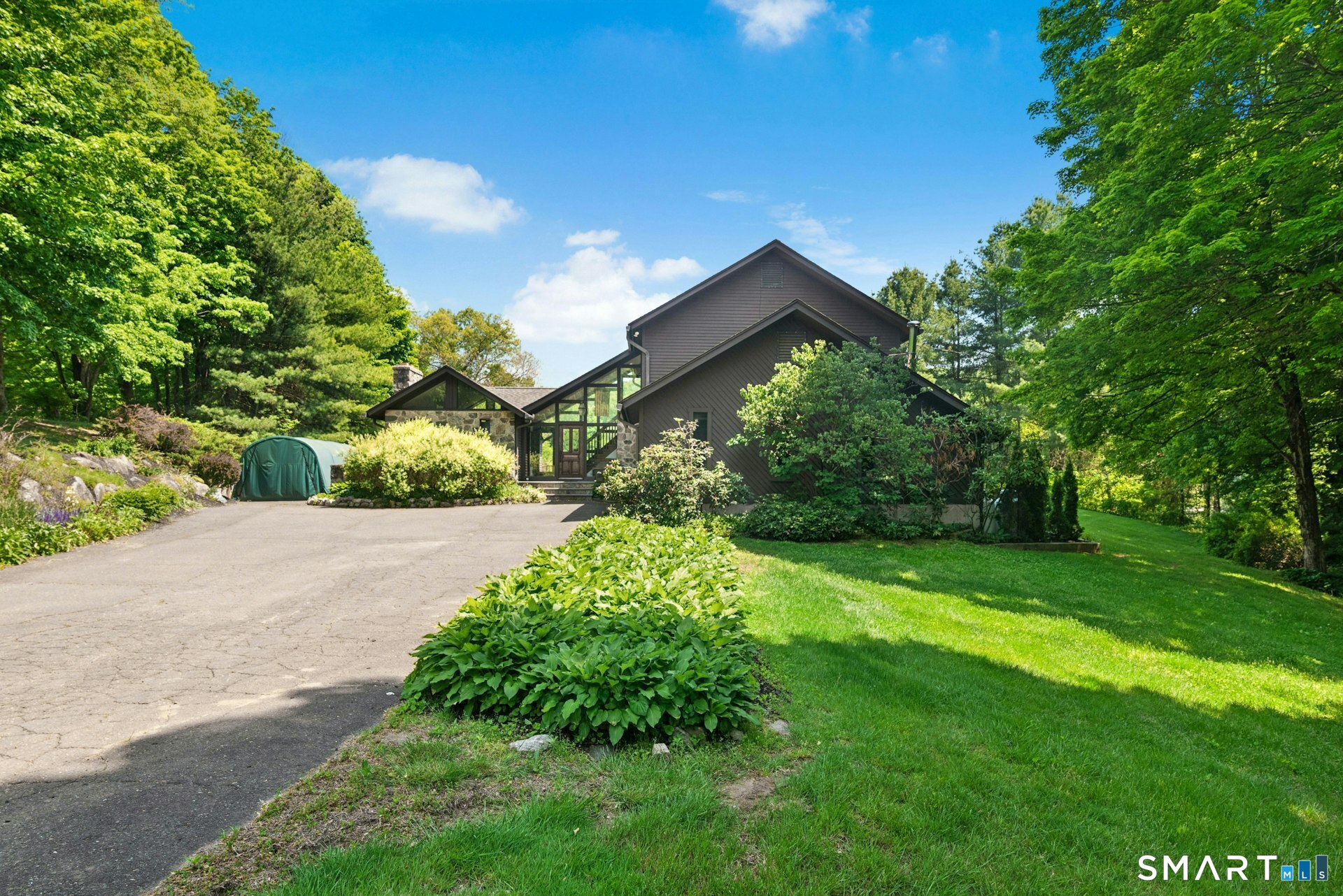 Homes for sale in Newtown, CT | 127 Huntingtown Rd, Newtown, CT 06470 | MLS# 24171380