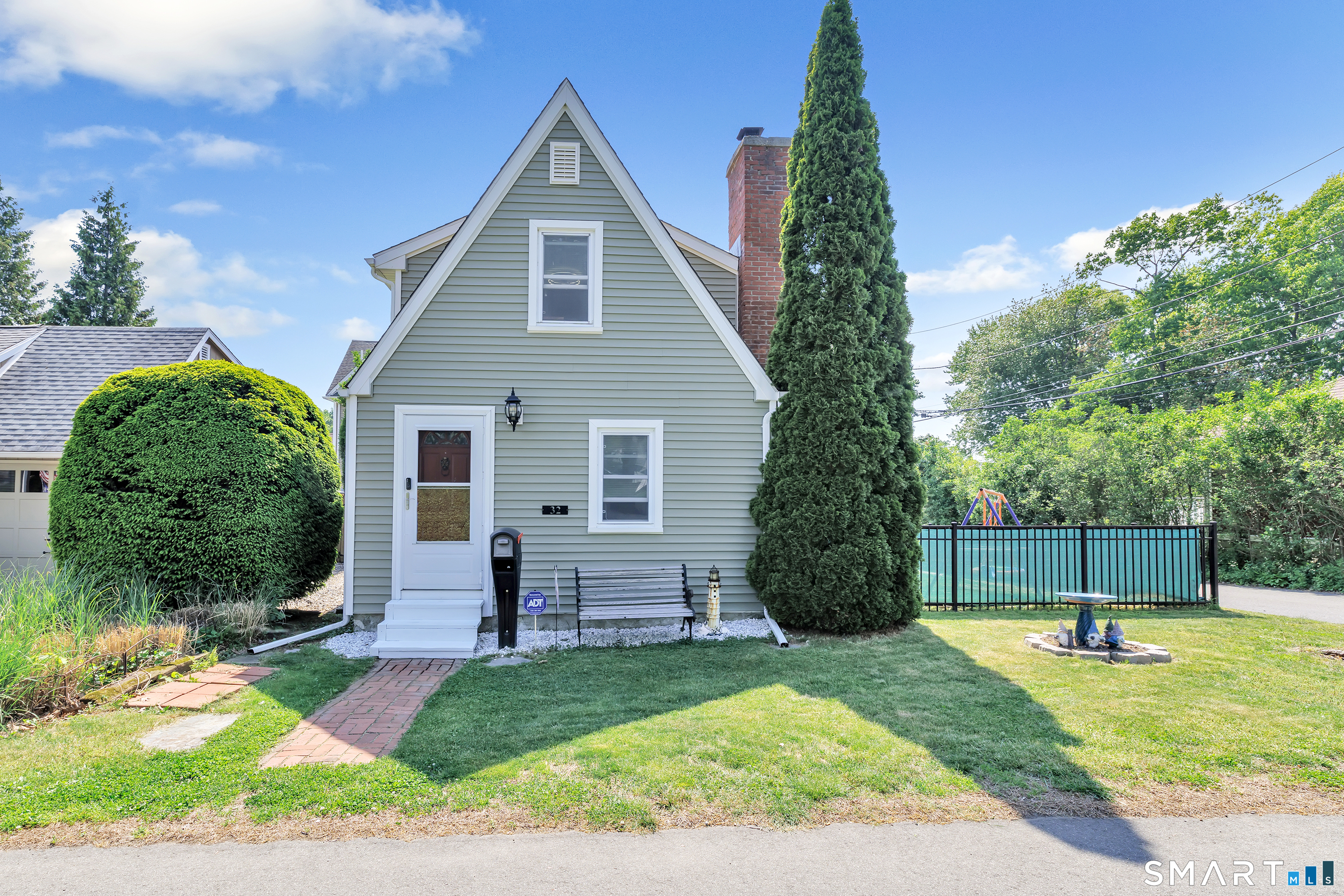 32 Peak Avenue