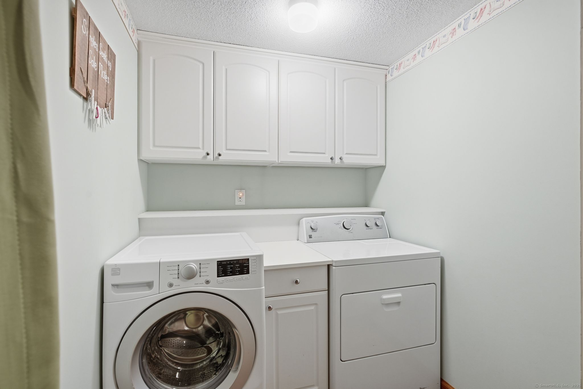 Homes for sale in Windsor Locks, CT | 4 Woodland Hollow St, Windsor Locks, CT 06096 | MLS# 24177365
