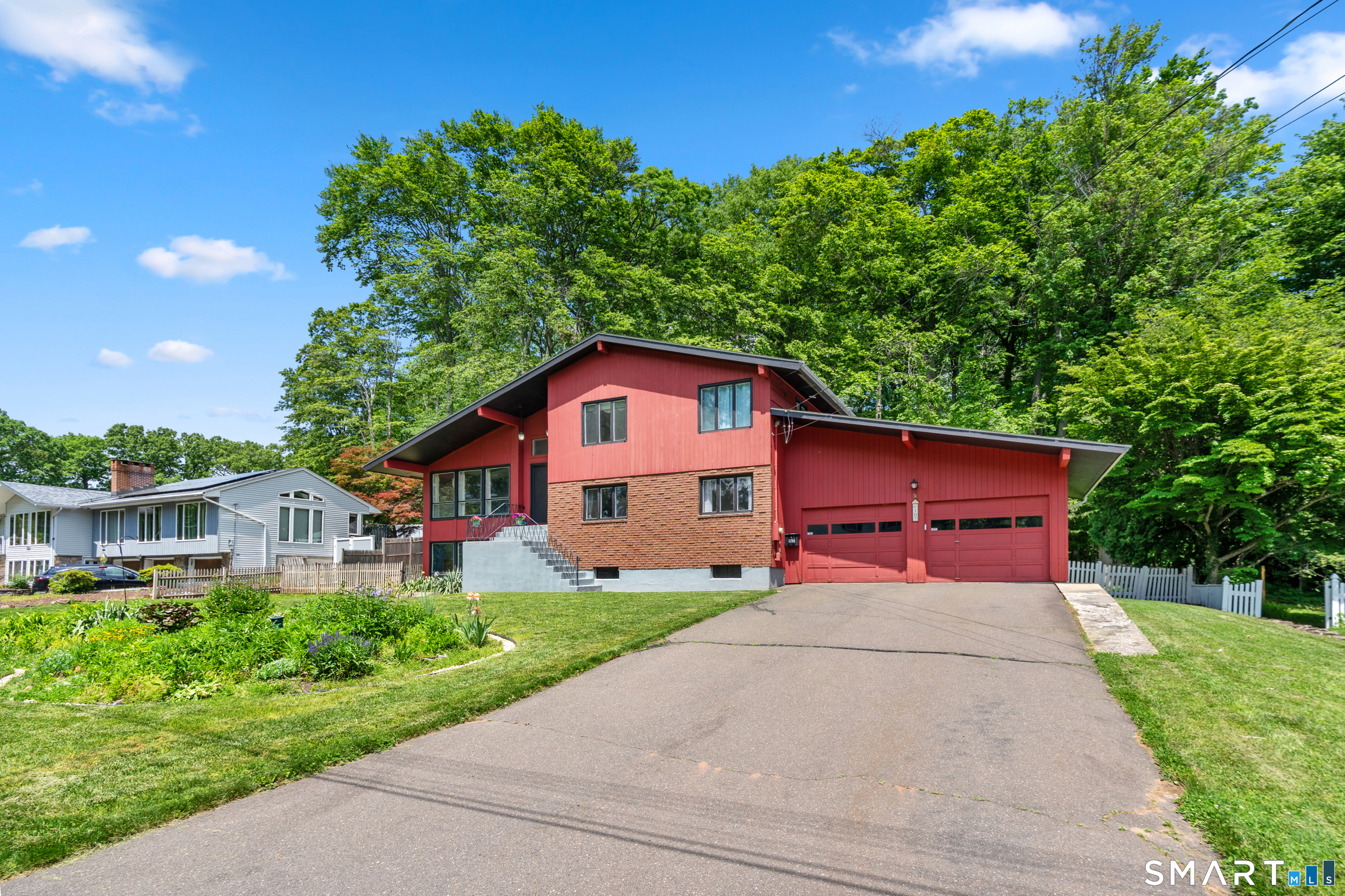 Homes for sale in Wethersfield, CT | 107 Round Hill Rd, Wethersfield, CT 06109 | MLS# 24176384