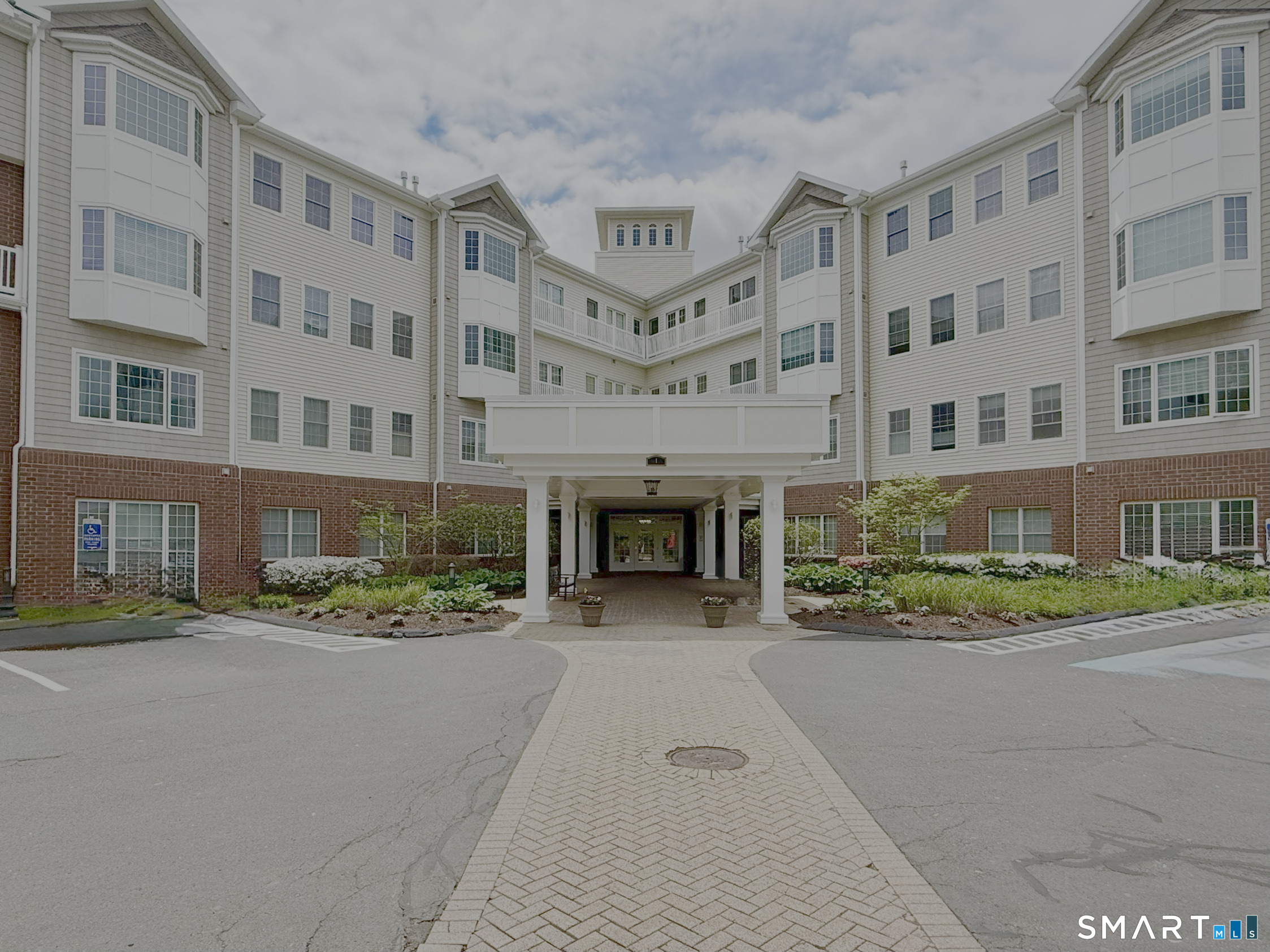 Homes for sale in West Hartford, CT | 1 King Philip Dr #405, West Hartford, CT 06117 | MLS# 24176025