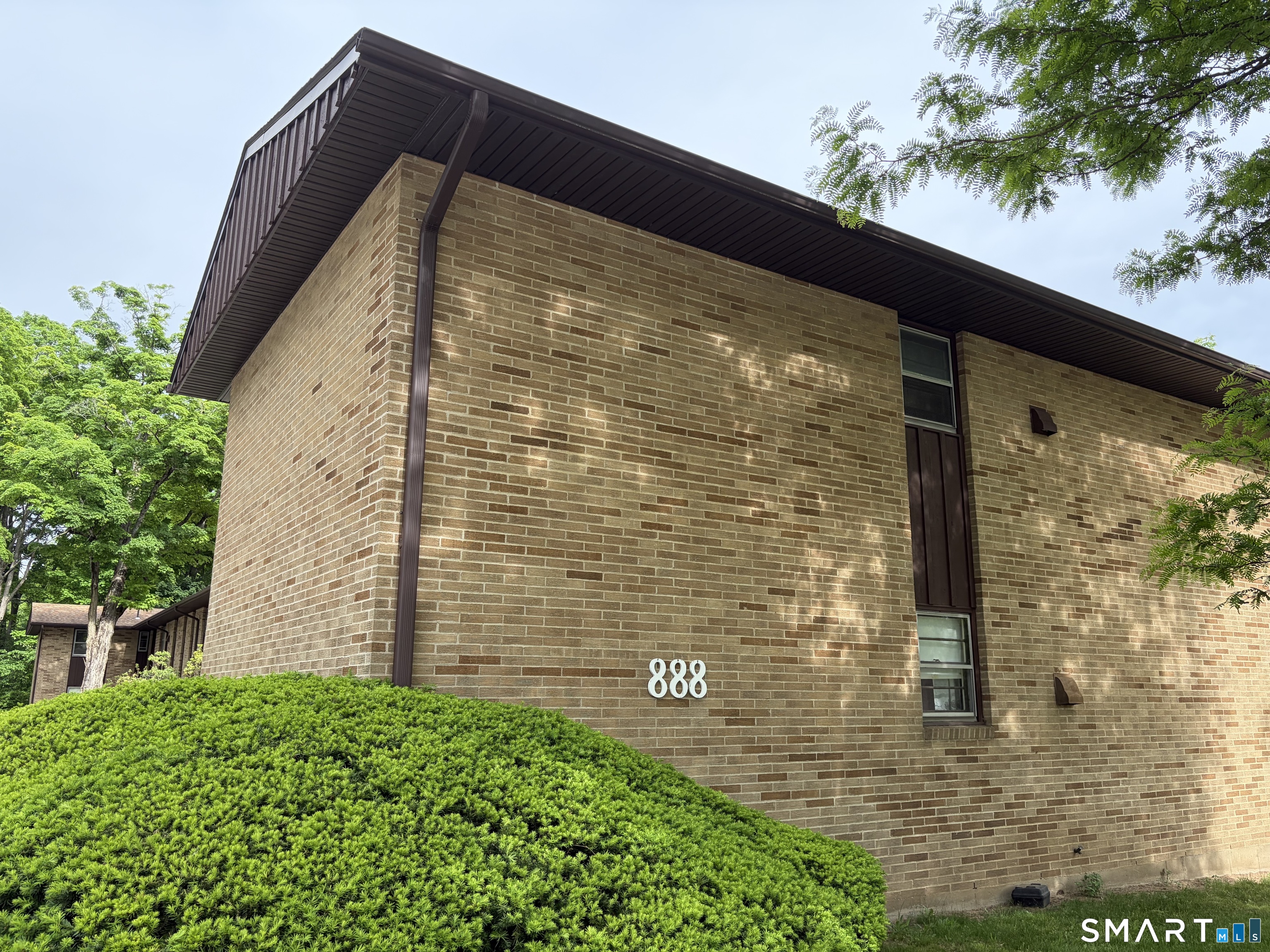 888 Main Street 2-F