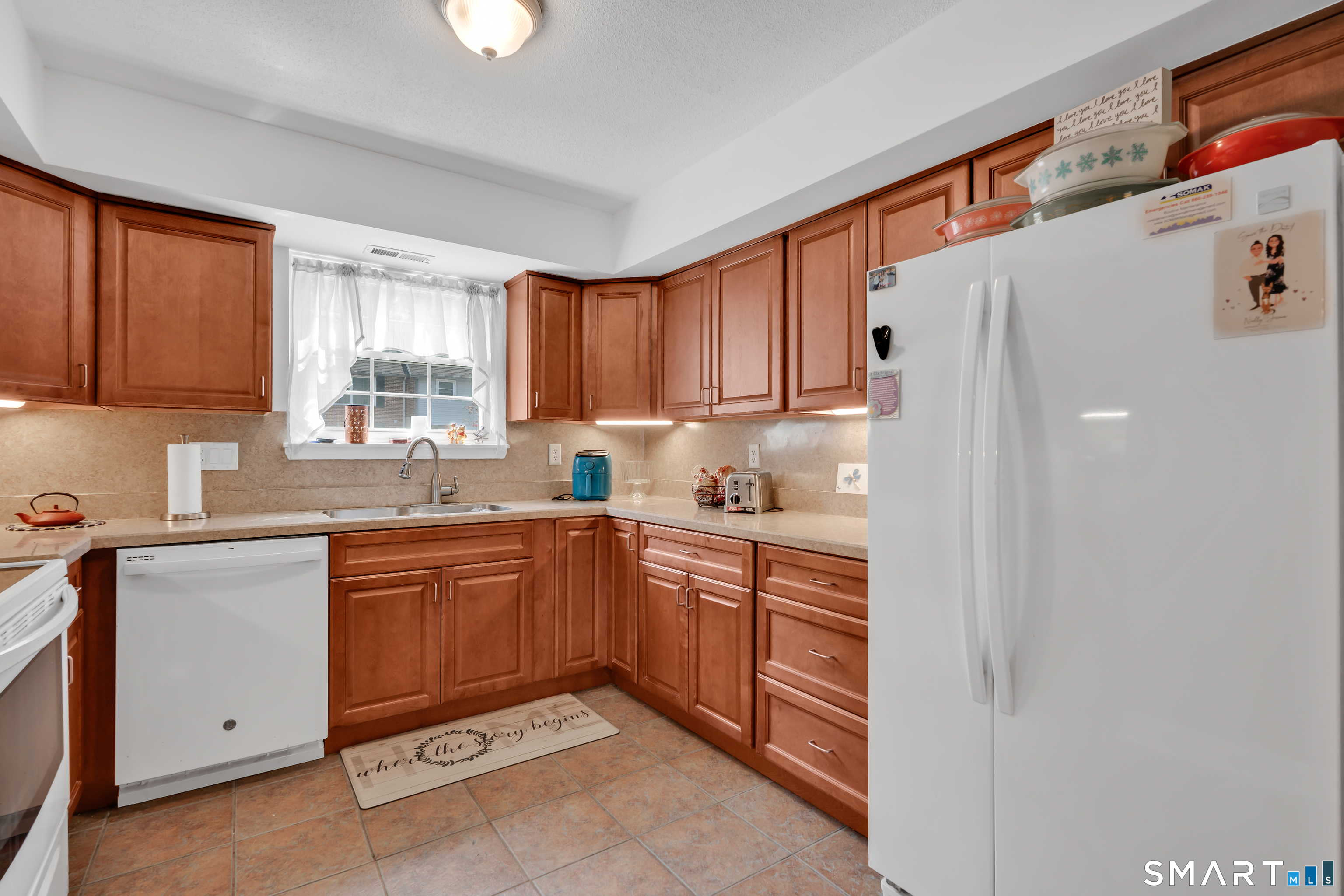 Homes for sale in Plainville, CT | 190 Tomlinson Ave #13E, Plainville, CT 06062 | MLS# 24177275