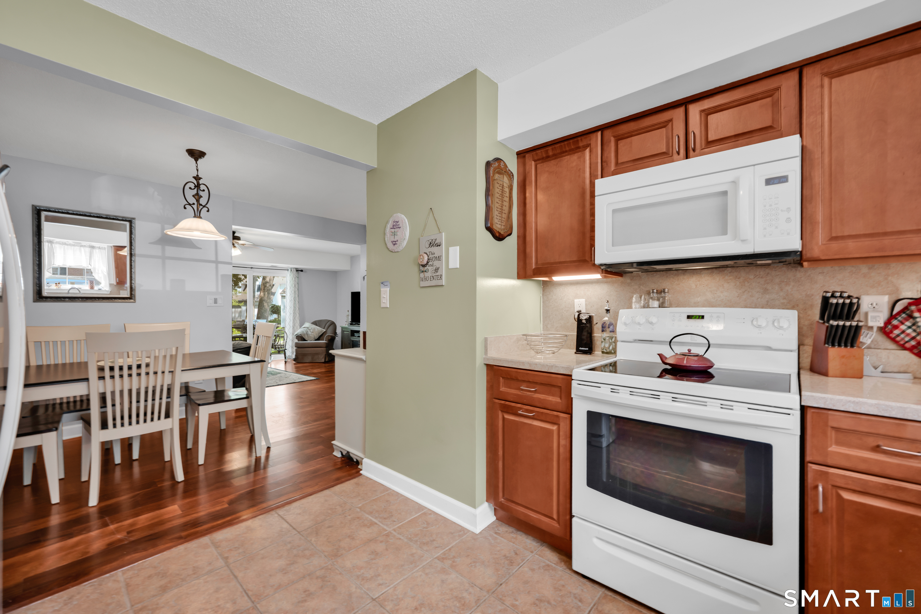 Homes for sale in Plainville, CT | 190 Tomlinson Ave #13E, Plainville, CT 06062 | MLS# 24177275