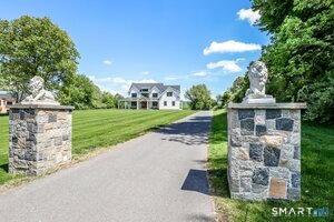 2 Pond View, Sherman