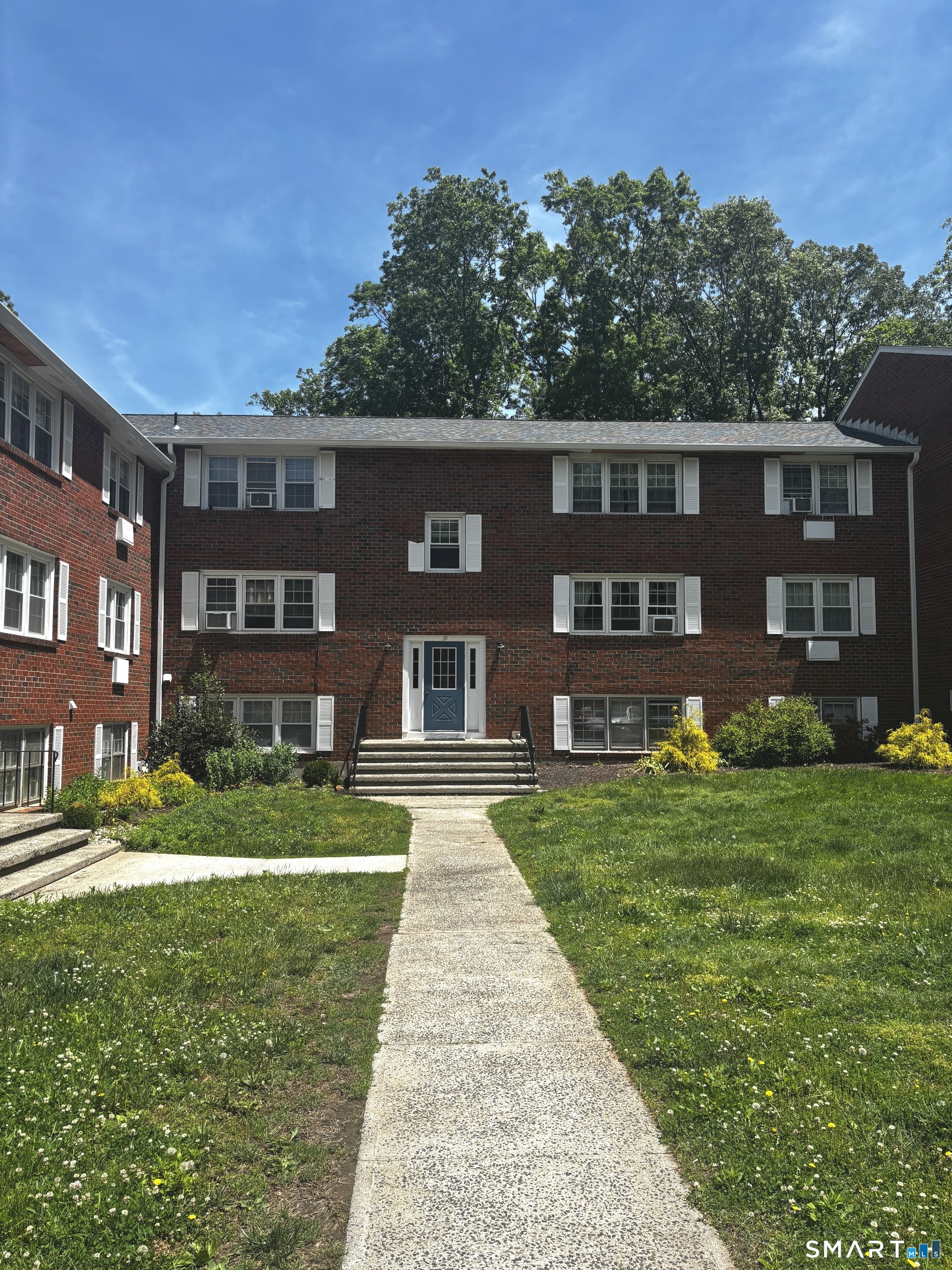 Homes for sale in Branford, CT | 39 Briarwood Ln #A, Branford, CT 06405 | MLS# 24177887
