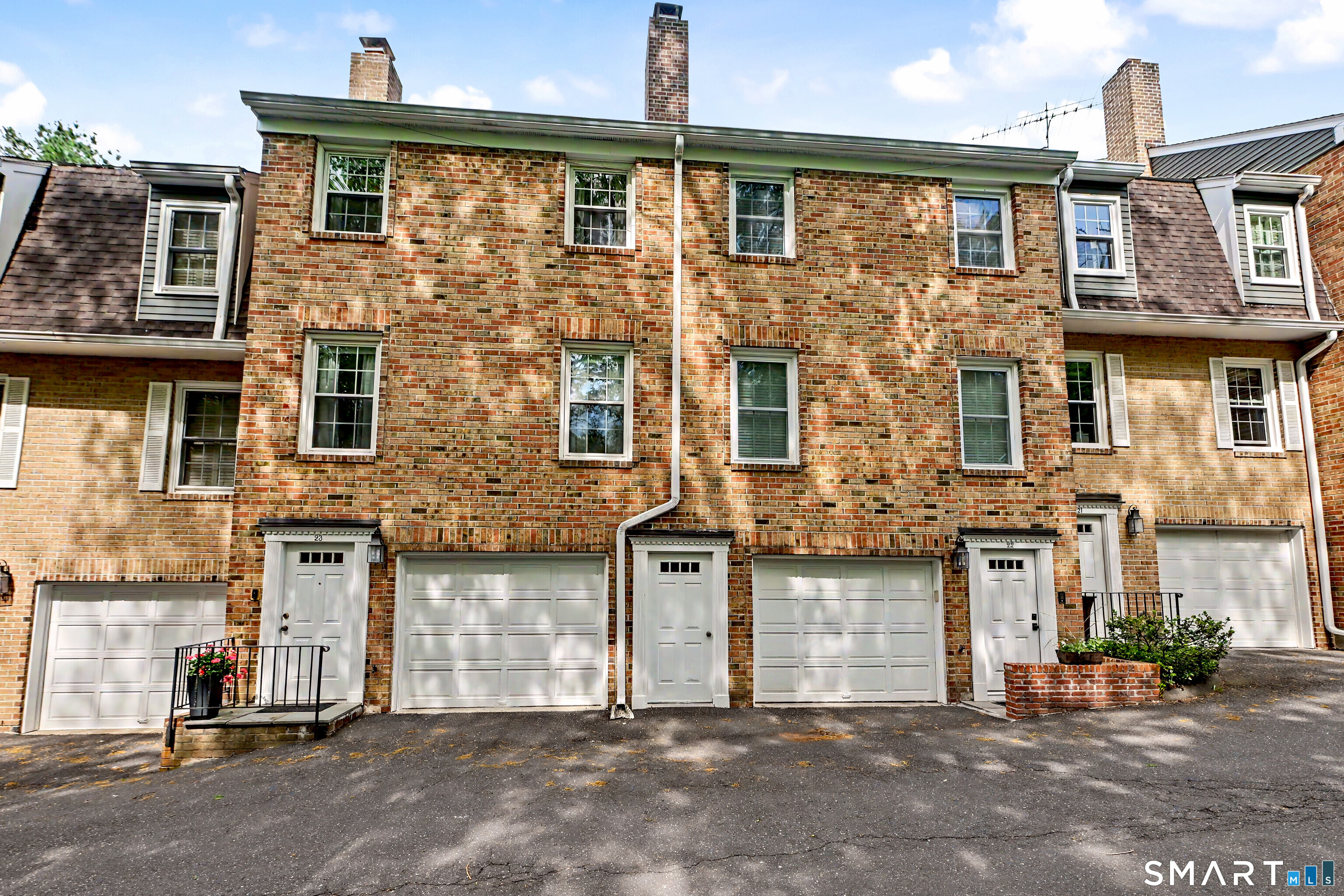 Homes for sale in Norwalk, CT | 3 Valley View Rd #23, Norwalk, CT 06851 | MLS# 24175042