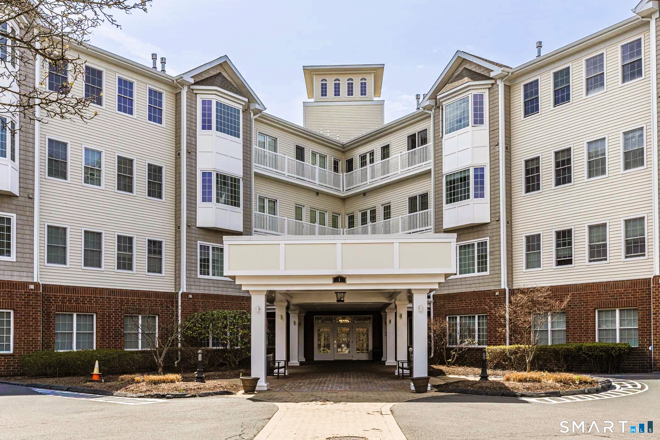 Homes for sale in West Hartford, CT | 1 King Philip Dr #414, West Hartford, CT 06117 | MLS# 24176987