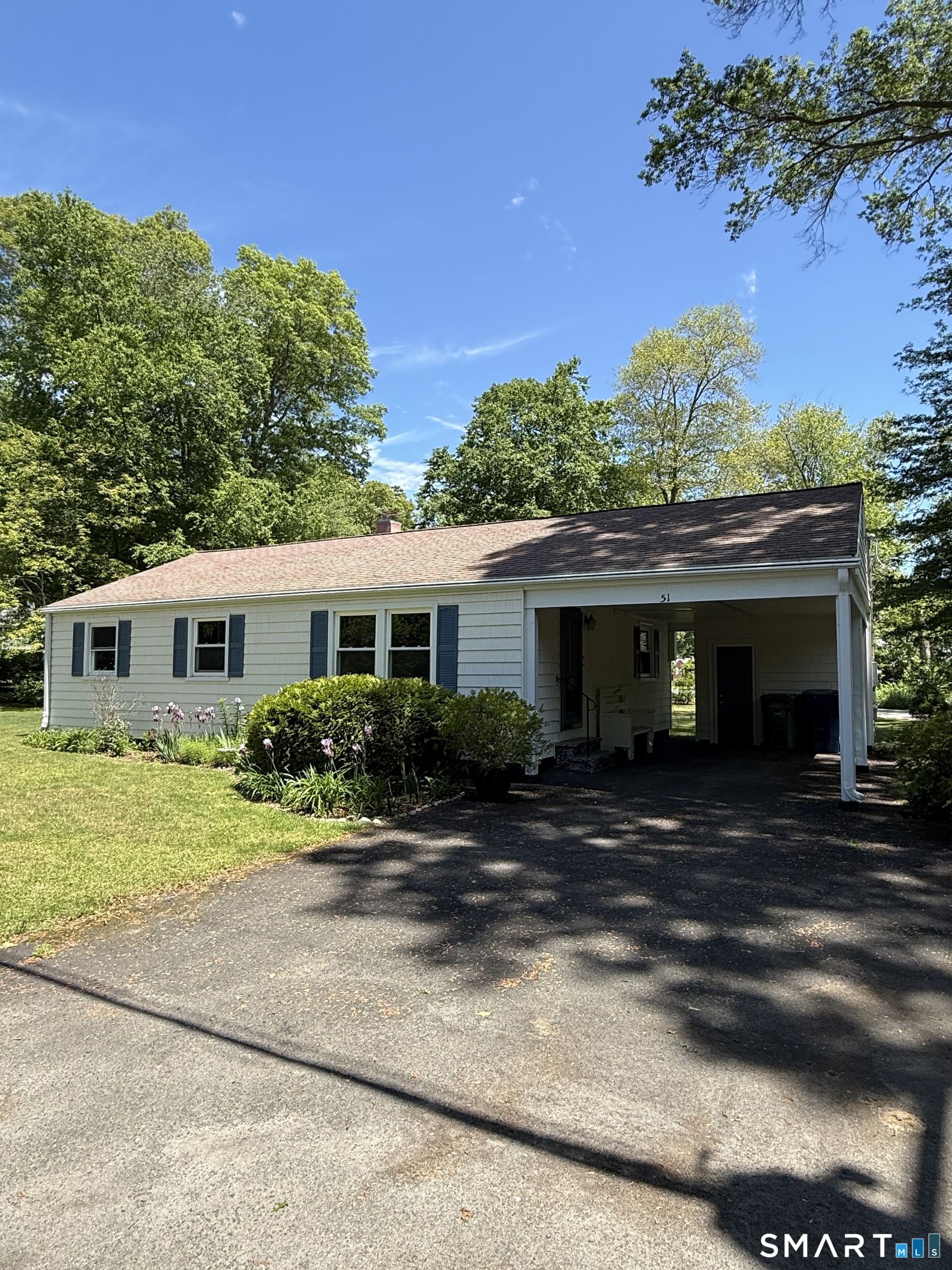 Homes for sale in Old Lyme, CT | 51 Rogers Lake Trl, Old Lyme, CT 06371 | MLS# 24178266
