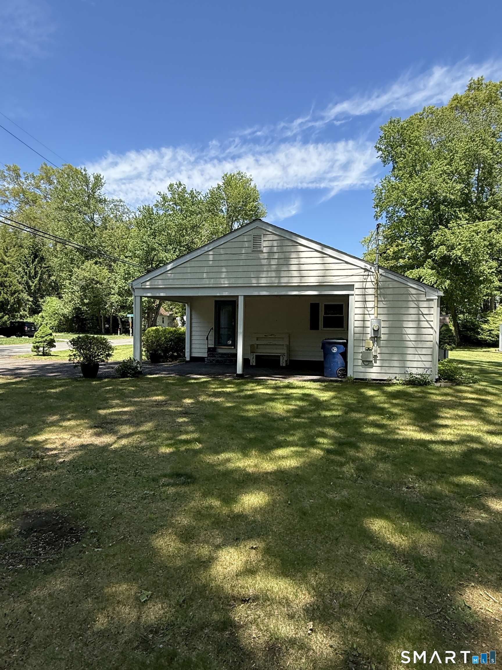 Homes for sale in Old Lyme, CT | 51 Rogers Lake Trl, Old Lyme, CT 06371 | MLS# 24178266