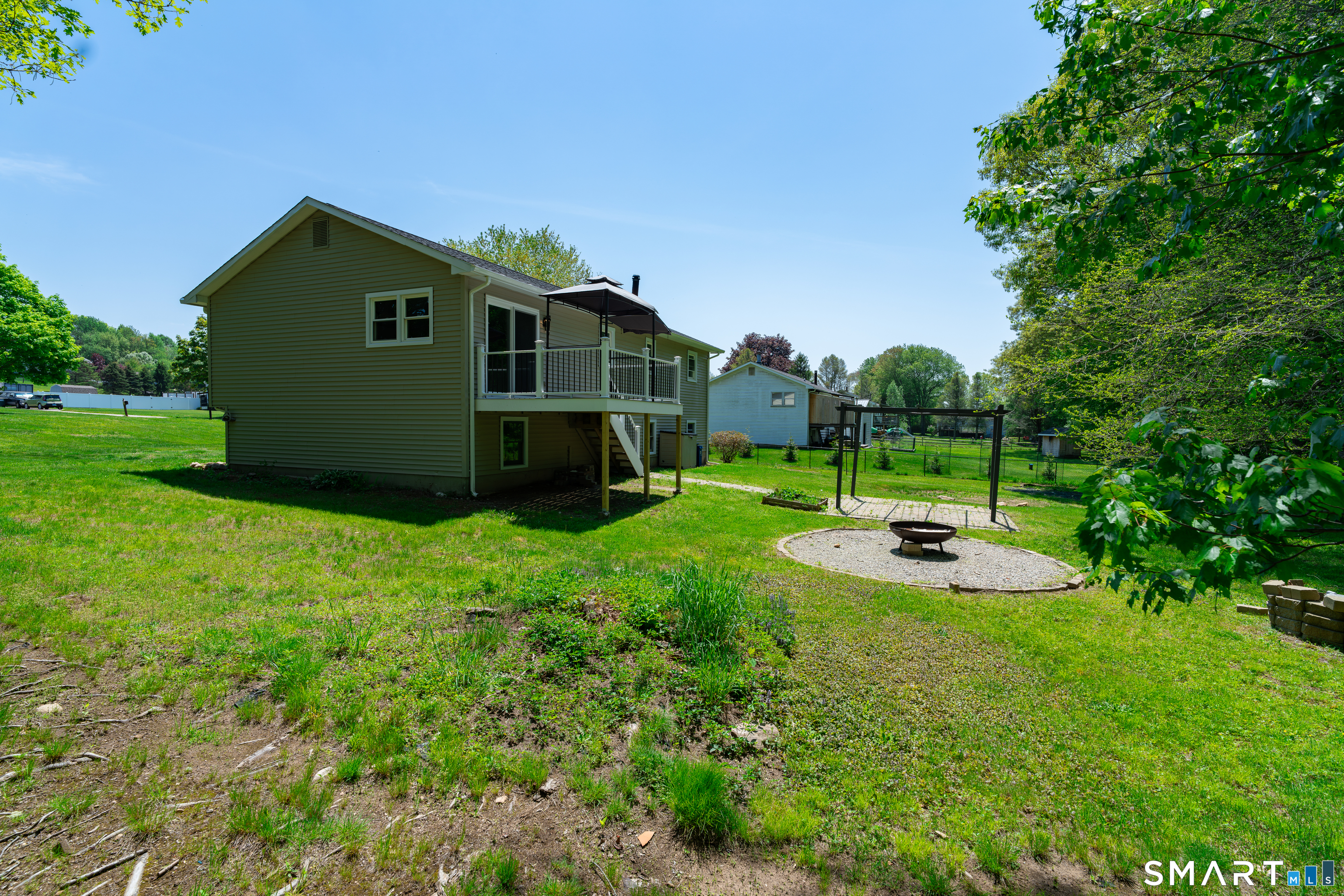 Homes for sale in Stonington, CT | 38 Deer Ridge Rd, Stonington, CT 06378 | MLS# 24156924