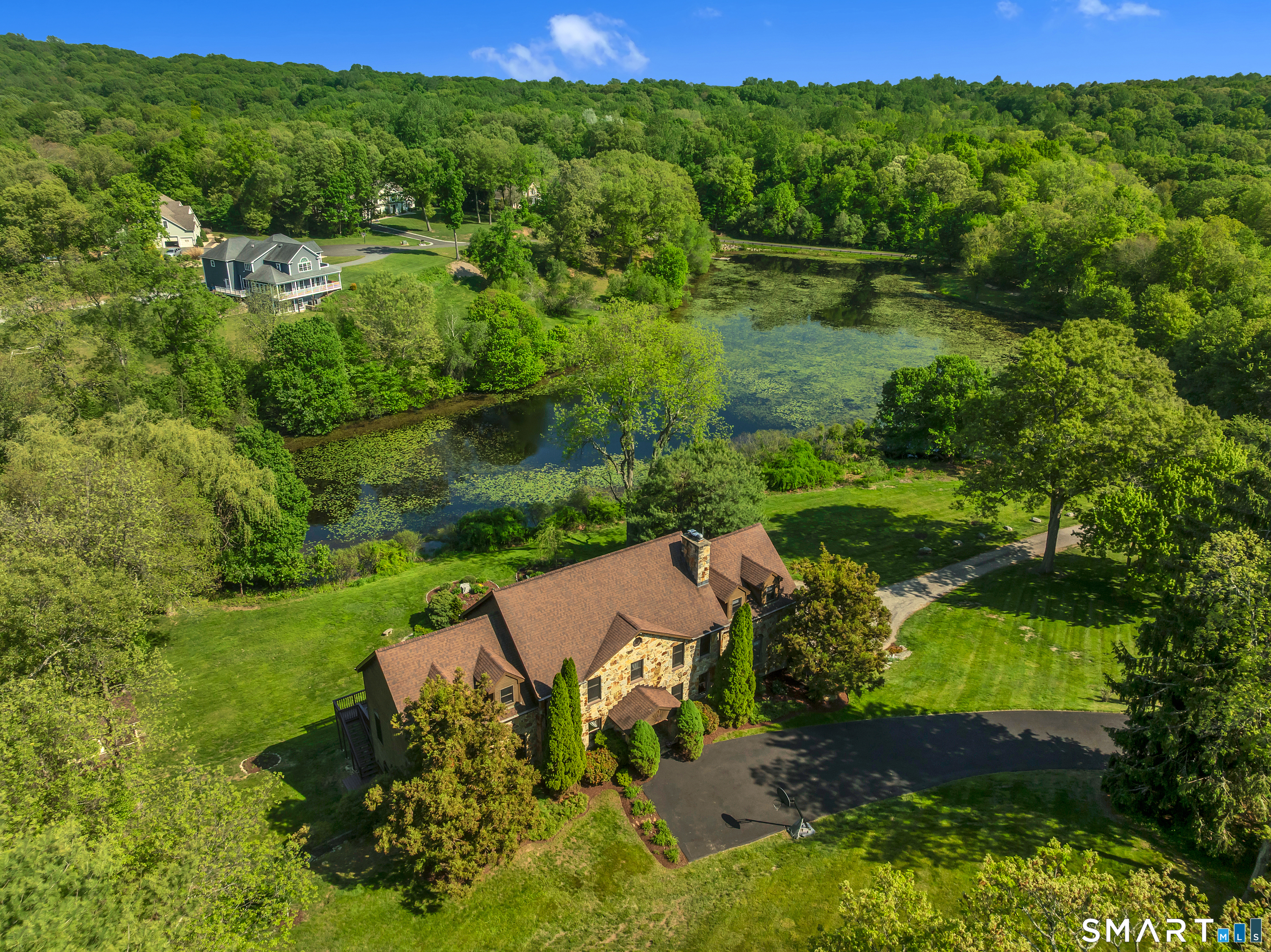 Homes for sale in Oxford, CT | 194 Quaker Farms Rd, Oxford, CT 06478 | MLS# 24176858