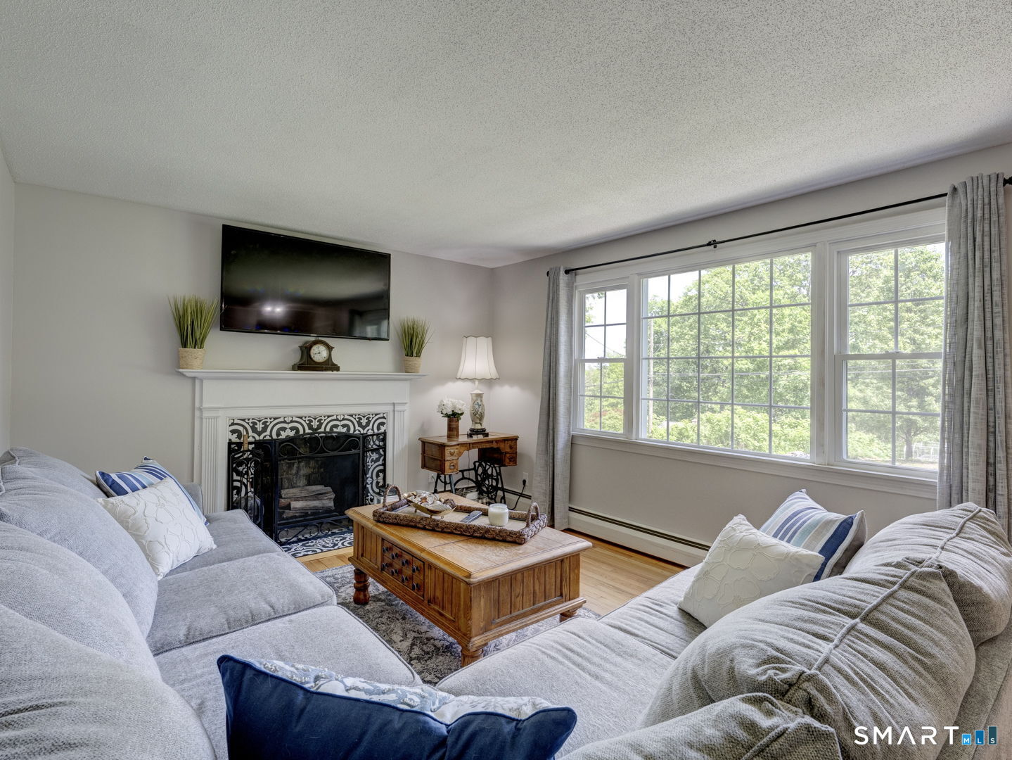 Homes for sale in Canton, CT | 39 Freedom Dr, Canton, CT 06019 | MLS# 24176838