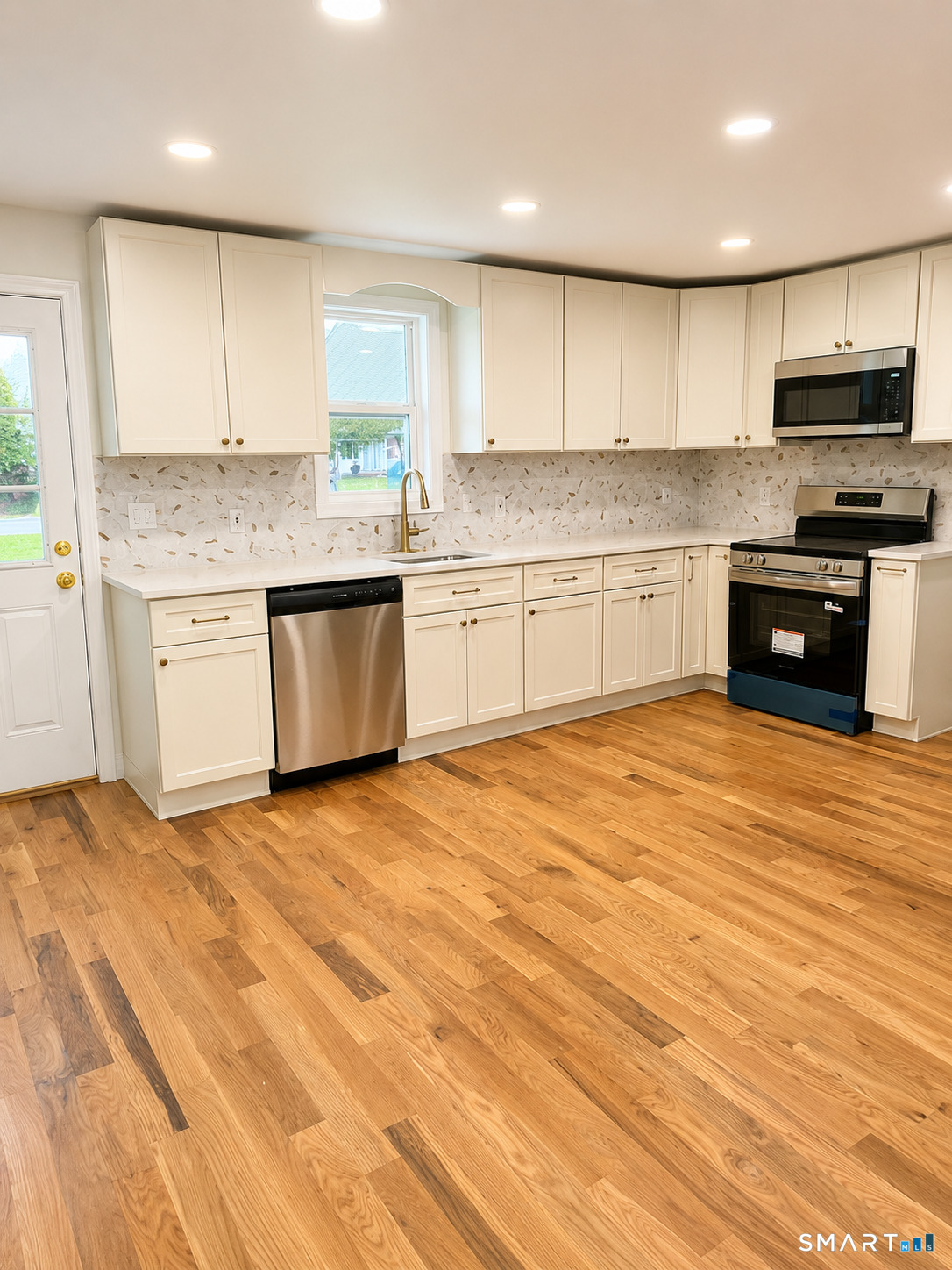 Homes for sale in Newington, CT | 461 Mountain Rd, Newington, CT 06111 | MLS# 24177404