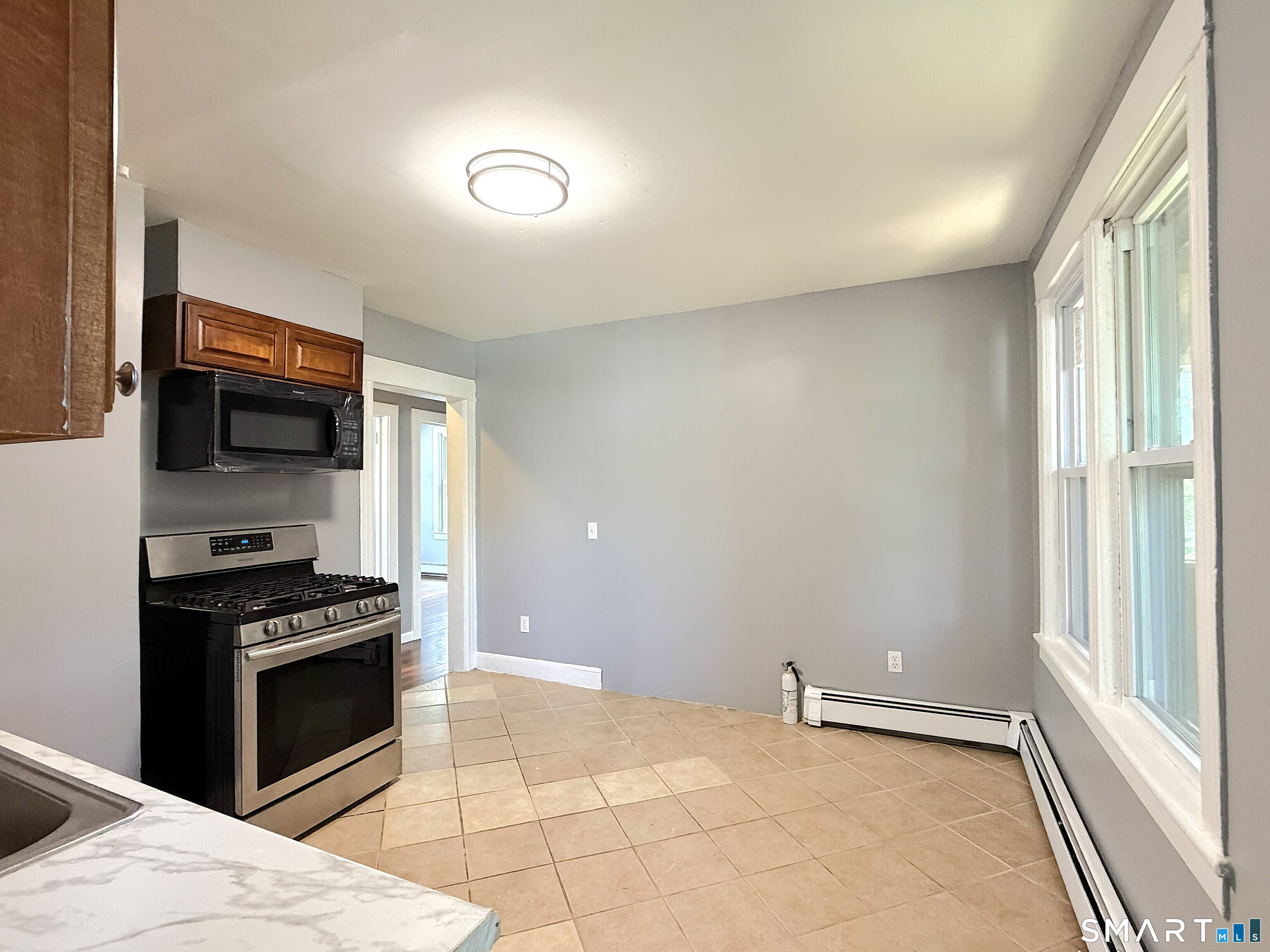 14 Cerretta Street, Stamford, Connecticut photo 4