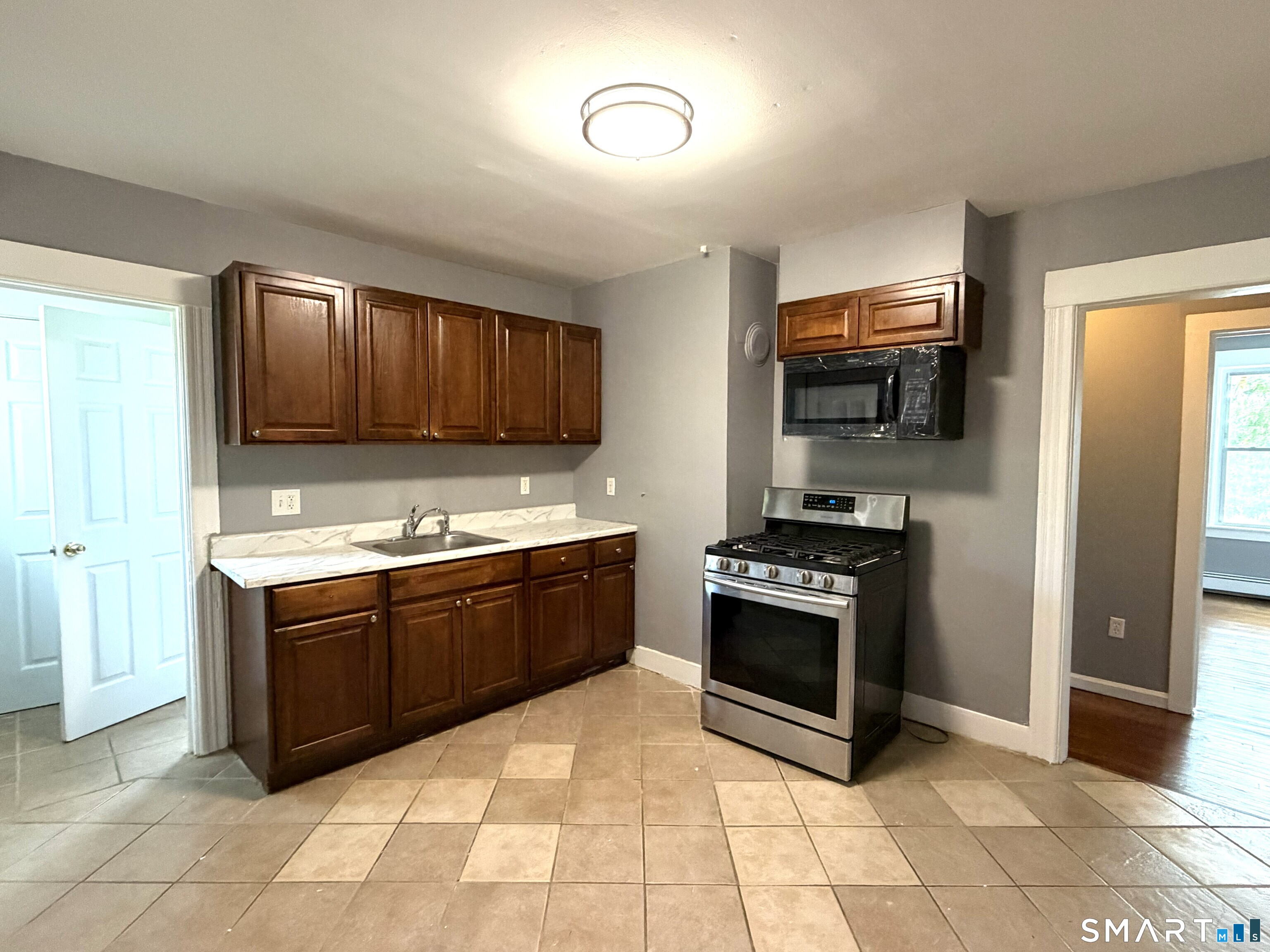 14 Cerretta Street, Stamford, Connecticut photo 3