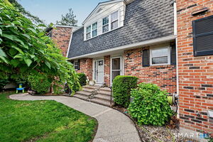 19 Colonial Road, Unit 8