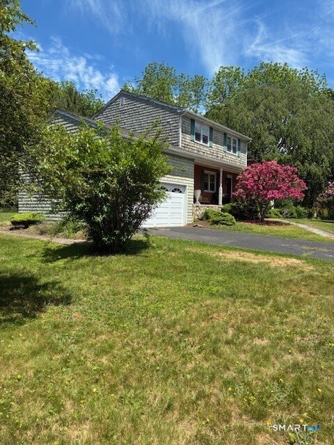 Homes for sale in Orange, CT | 11 Williamsburg Dr, Orange, CT 06477 | MLS# 24158938