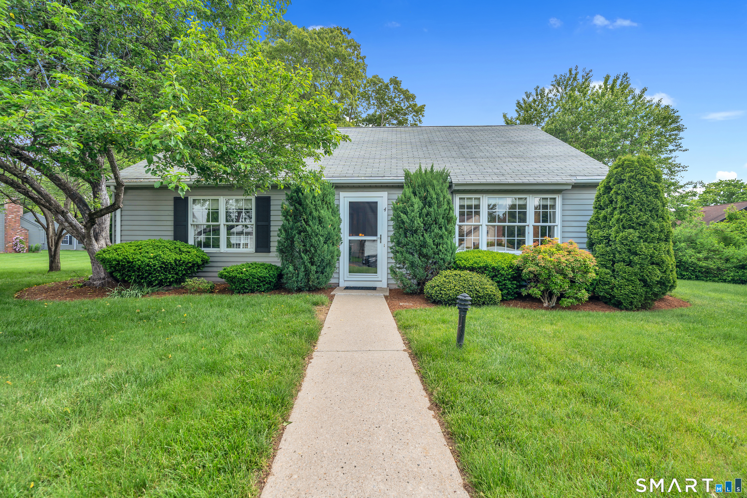 Homes for sale in Madison, CT | 4 Aylesbury Cir #4, Madison, CT 06443 | MLS# 24177922