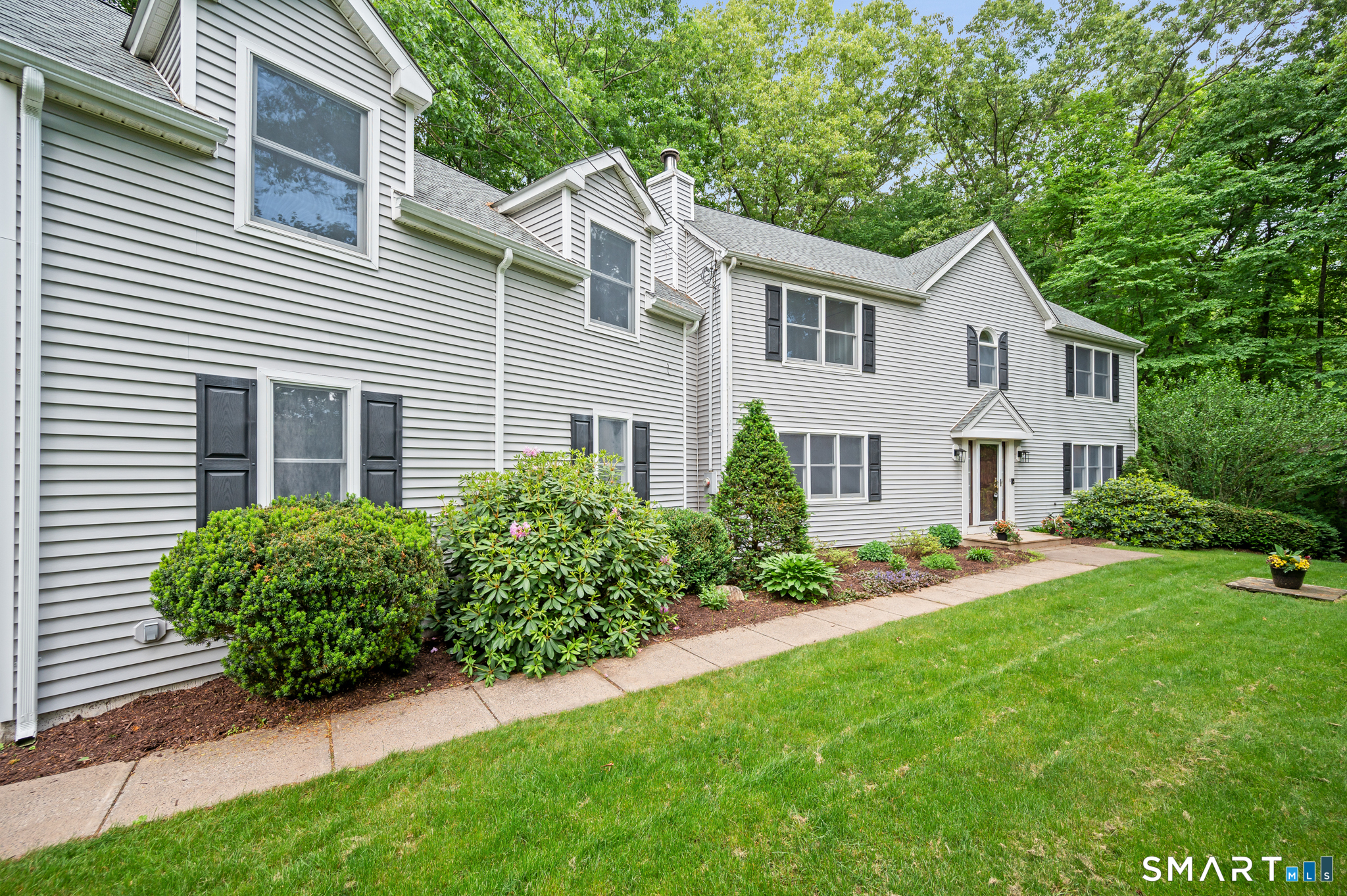 Homes for sale in Avon, CT | 31 Grant Dr, Avon, CT 06001 | MLS# 24167779