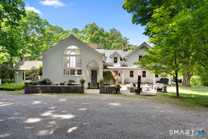 159 Newtown, Weston