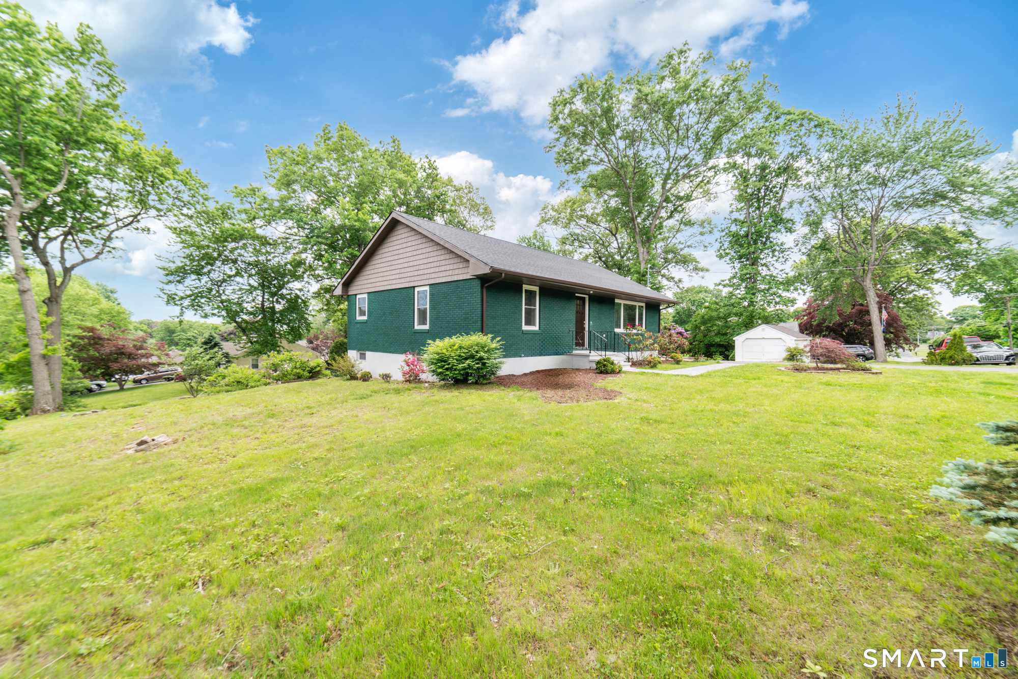 Homes for sale in Wolcott, CT | 53 Longmeadow Dr, Wolcott, CT 06716 | MLS# 24180273