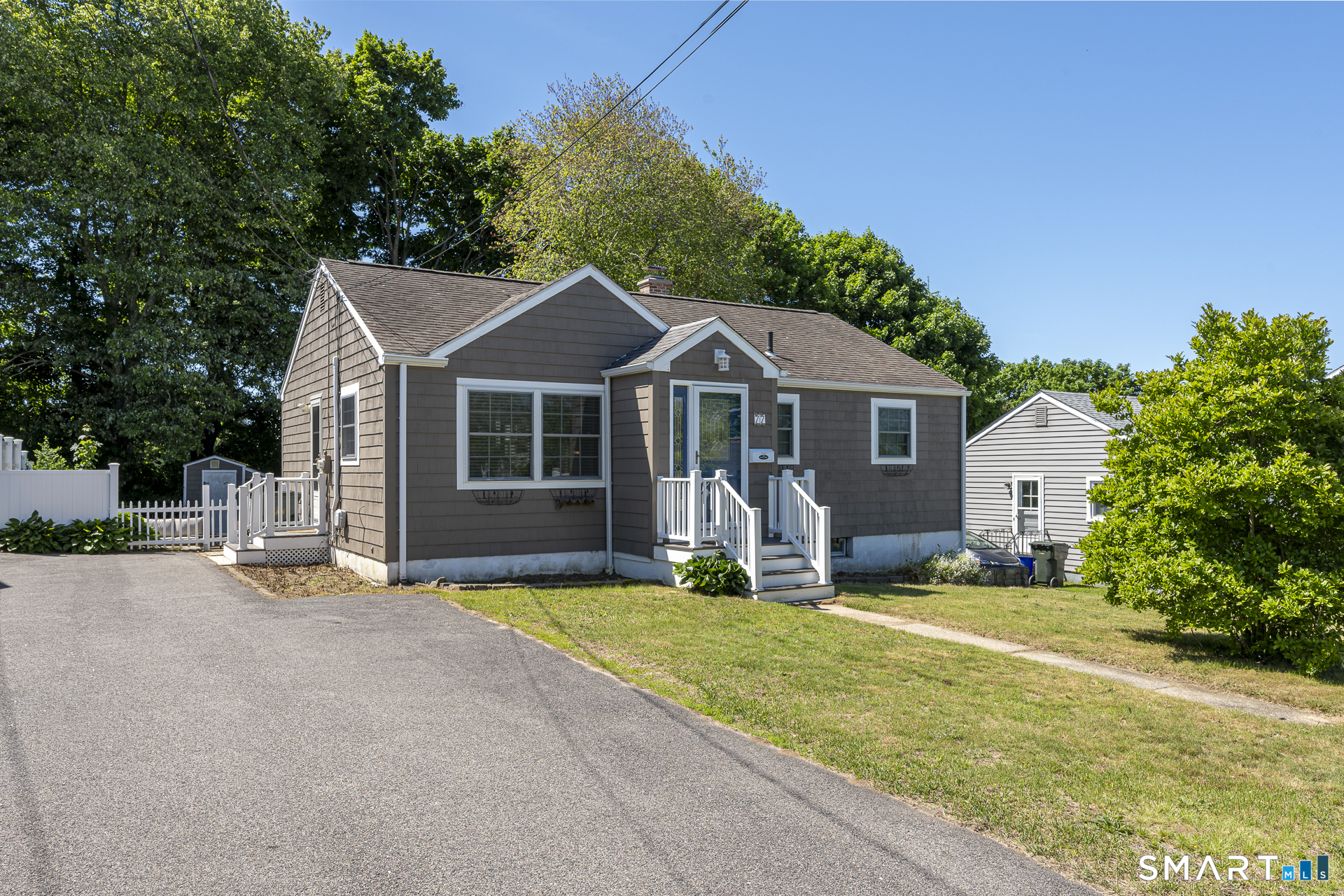 Homes for sale in New London, CT | 77 Bayshore Dr, New London, CT 06320 | MLS# 24180295