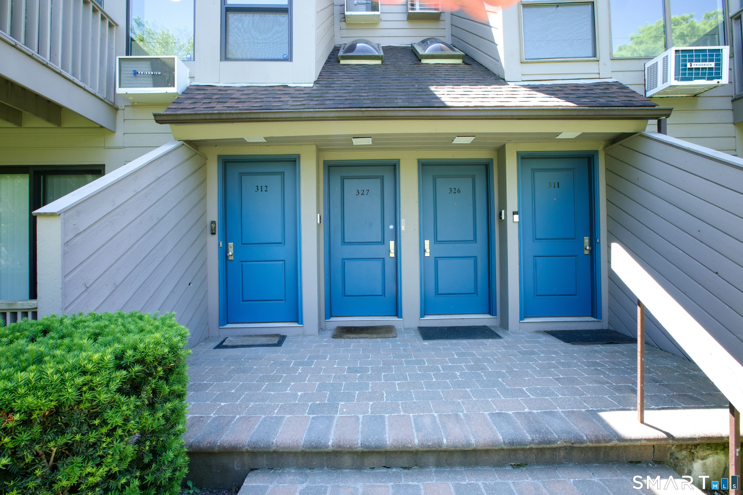 1465 Putnam Avenue 327