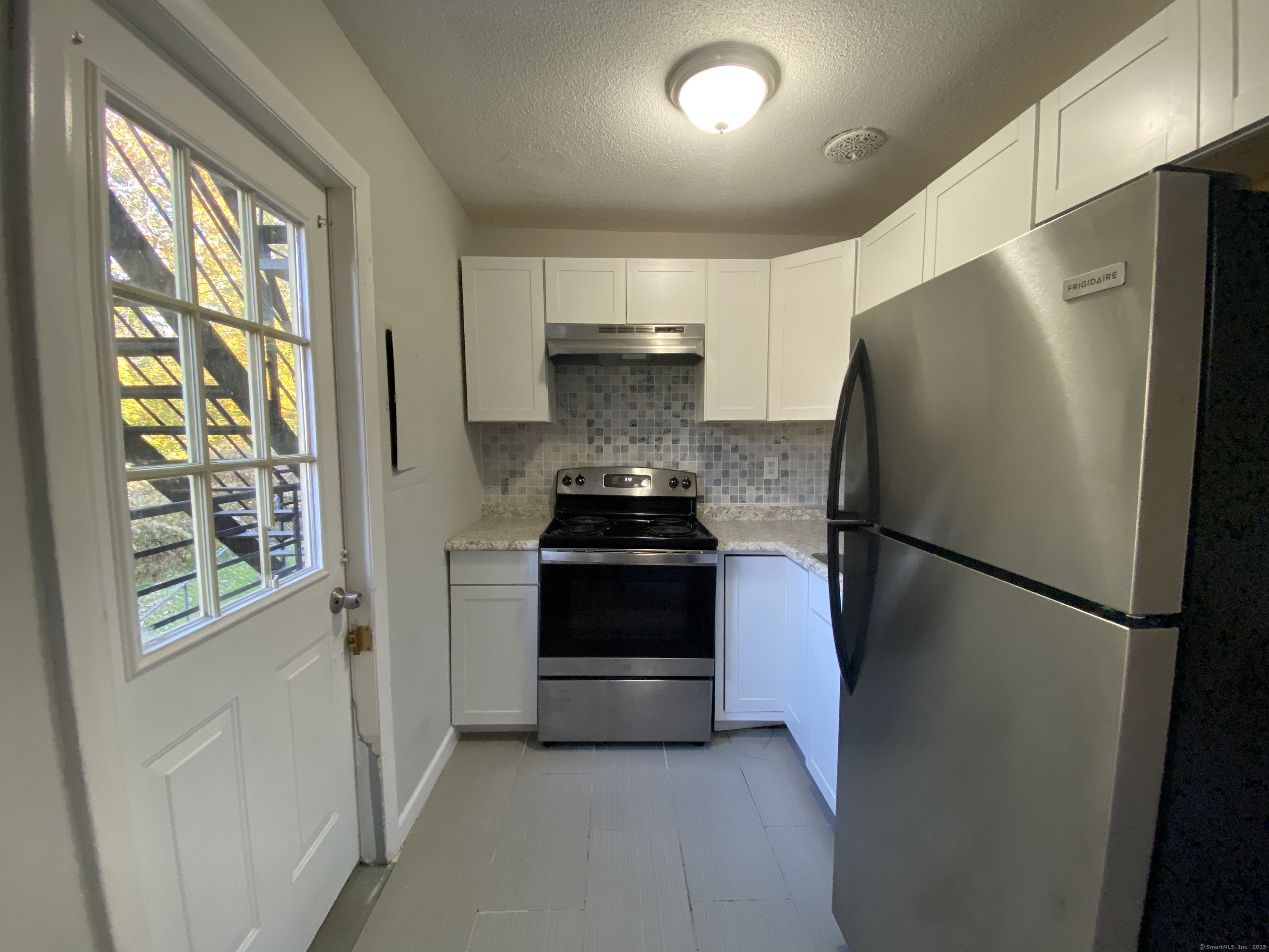 32 Old Foxon Road Unit #3 photo 2
