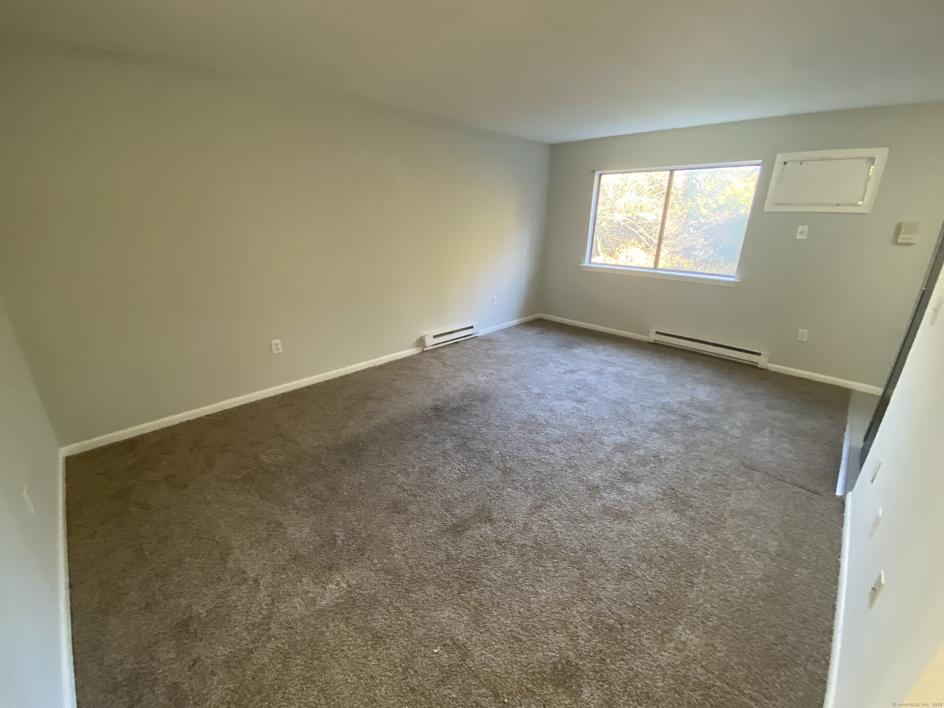 32 Old Foxon Road Unit #3 photo 4
