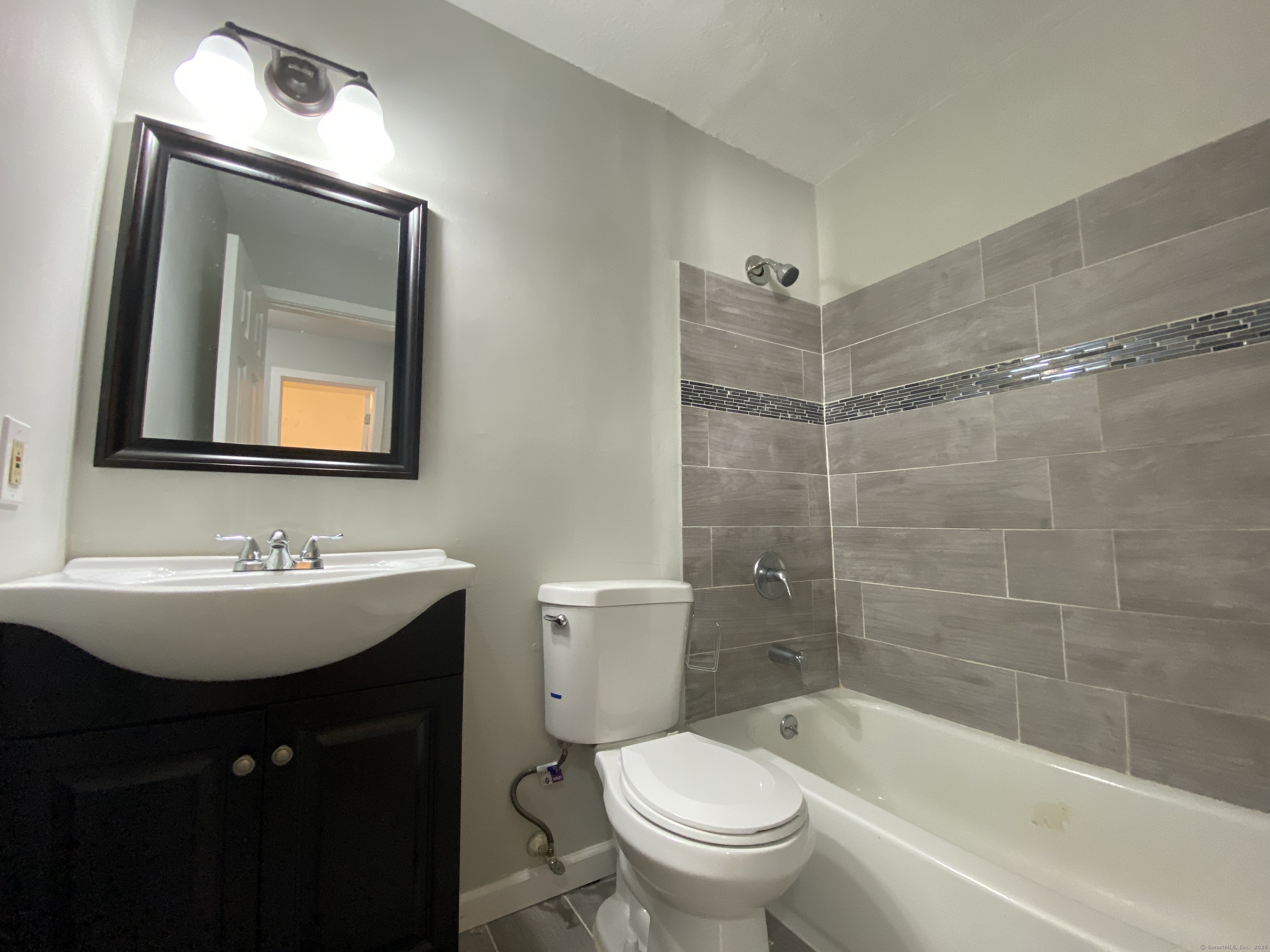 32 Old Foxon Road Unit #3 photo 5
