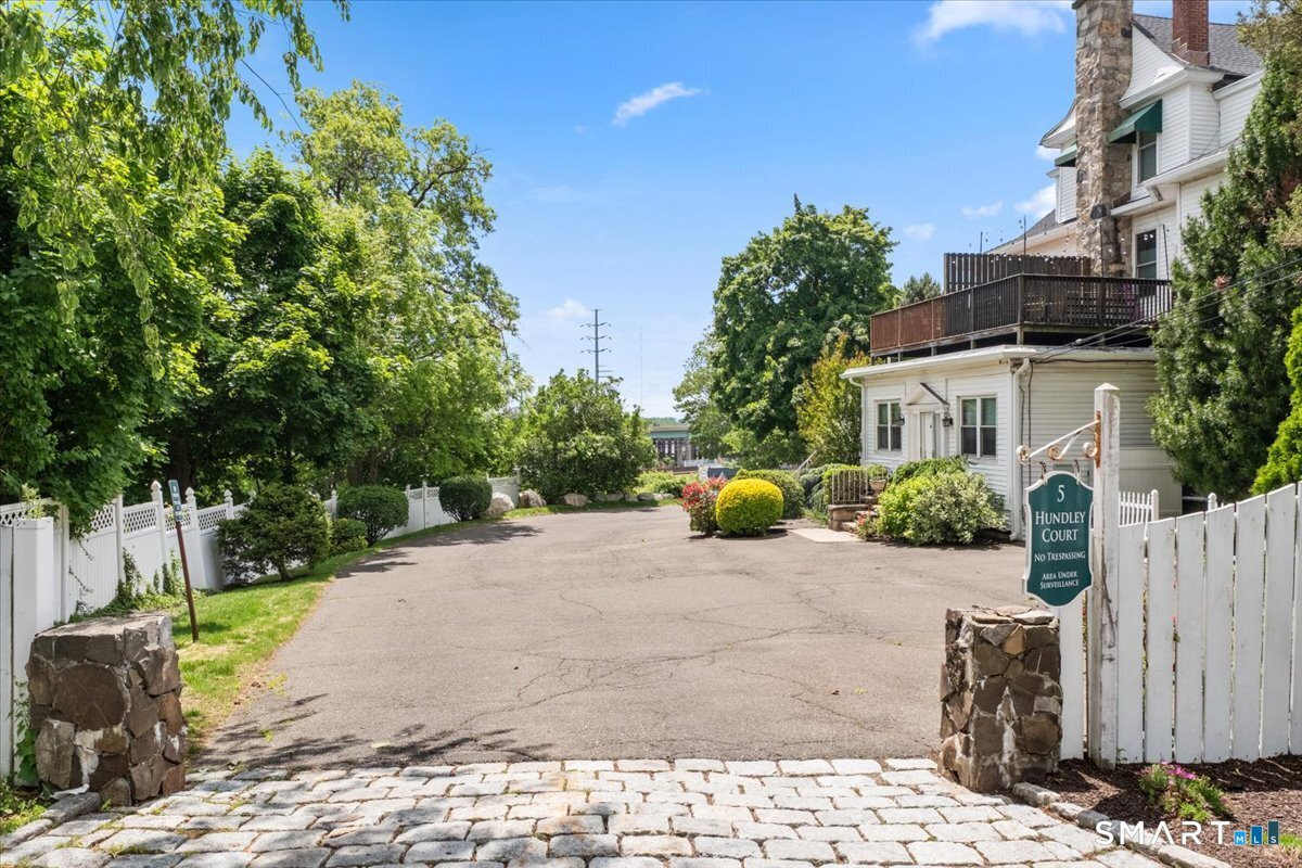 Homes for sale in Stamford, CT | 5 Hundley Ct #2C, Stamford, CT 06902 | MLS# 24178040