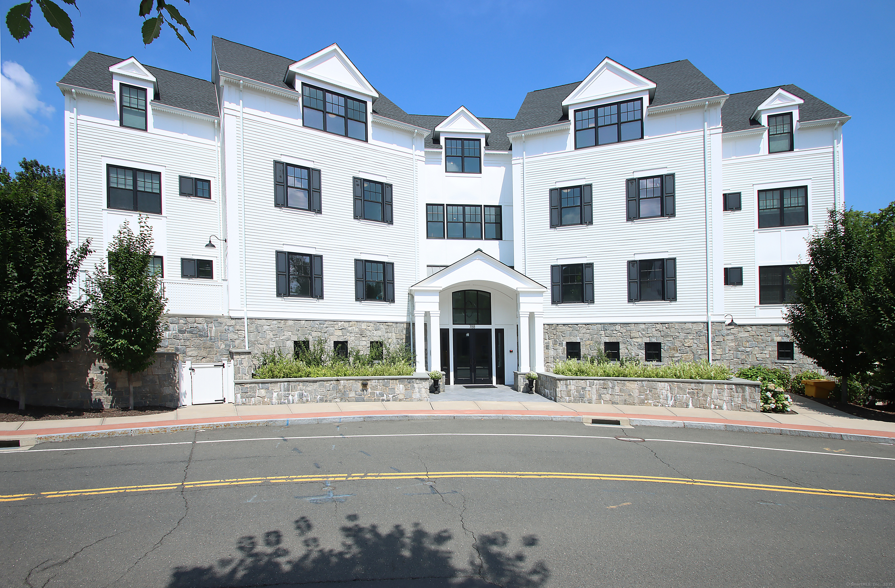 Homes for sale in Farmington, CT | 788 Farmington Ave #104, Farmington, CT 06032 | MLS# 24180872