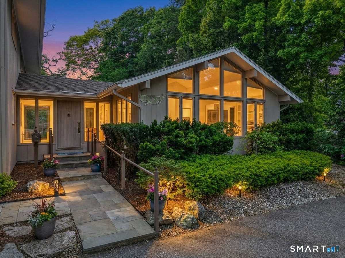Homes for sale in New London, CT | 104 Parkway S, New London, CT 06320 | MLS# 24179047
