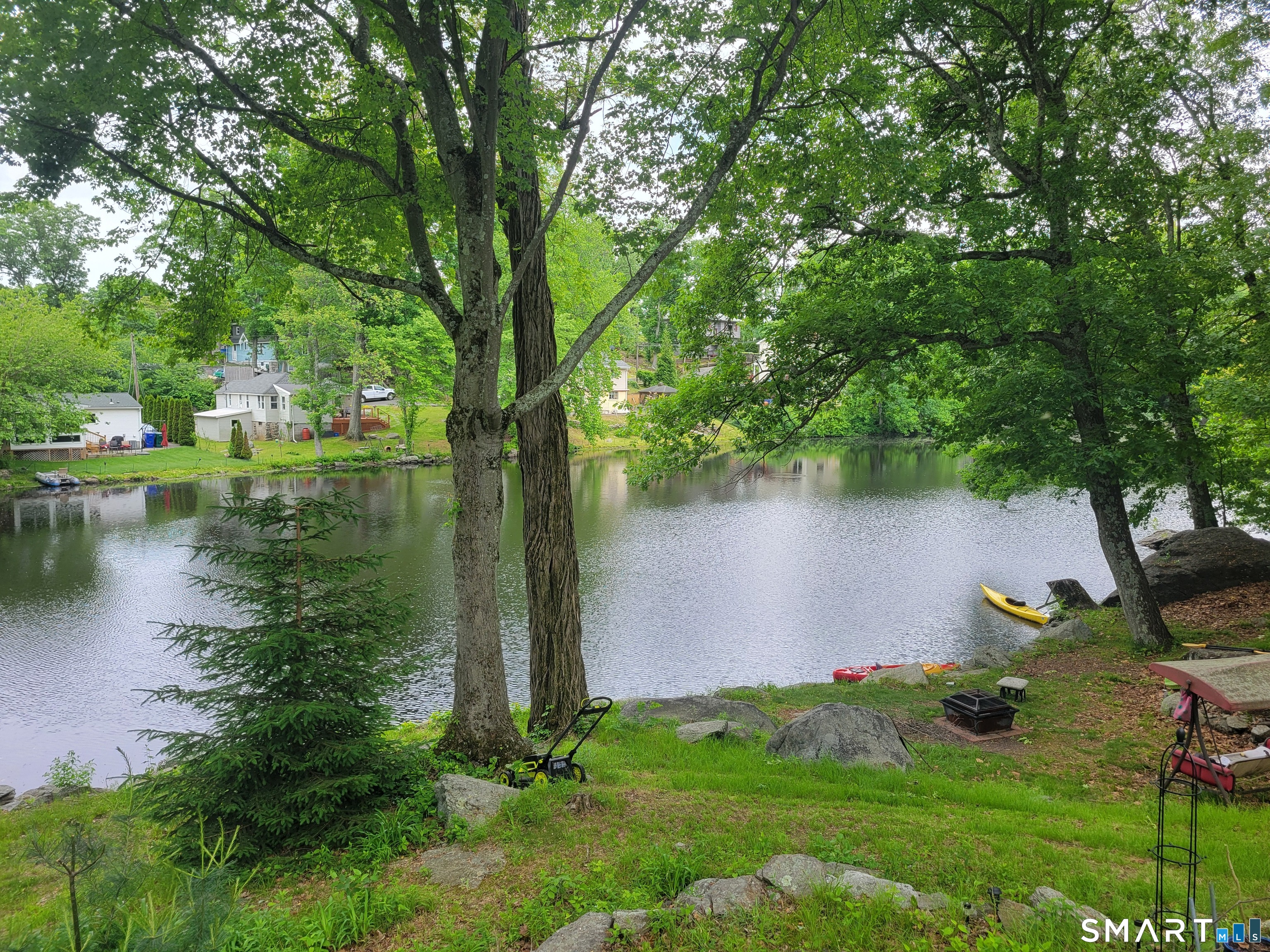 Homes for sale in Stratford, CT | 249 Circle Dr, Stratford, CT 06614 | MLS# 24180954