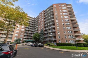 91 Strawberry Hill Avenue, Unit 927