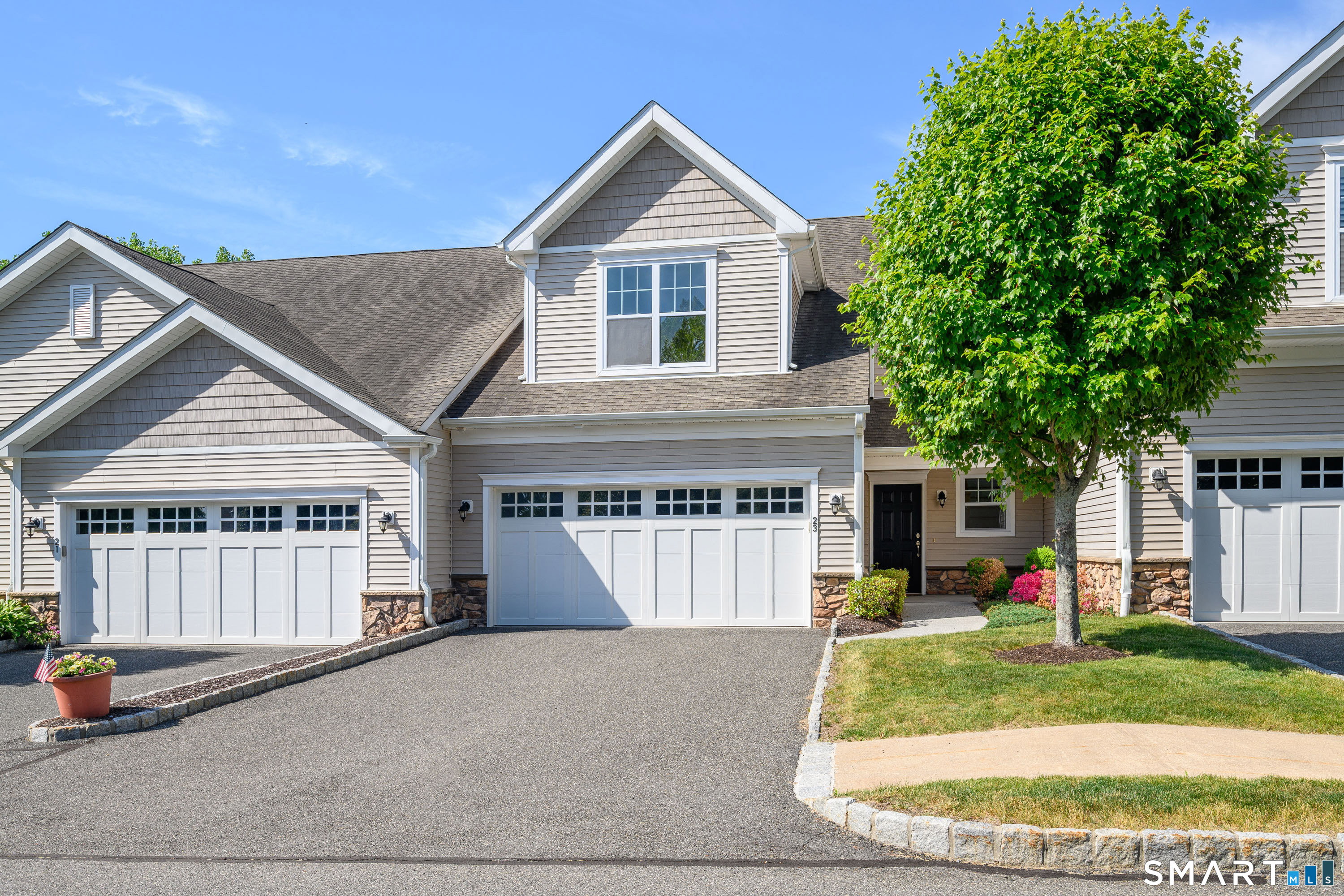Homes for sale in Newtown, CT | 23 Woods Ln #23, Newtown, CT 06470 | MLS# 24150894