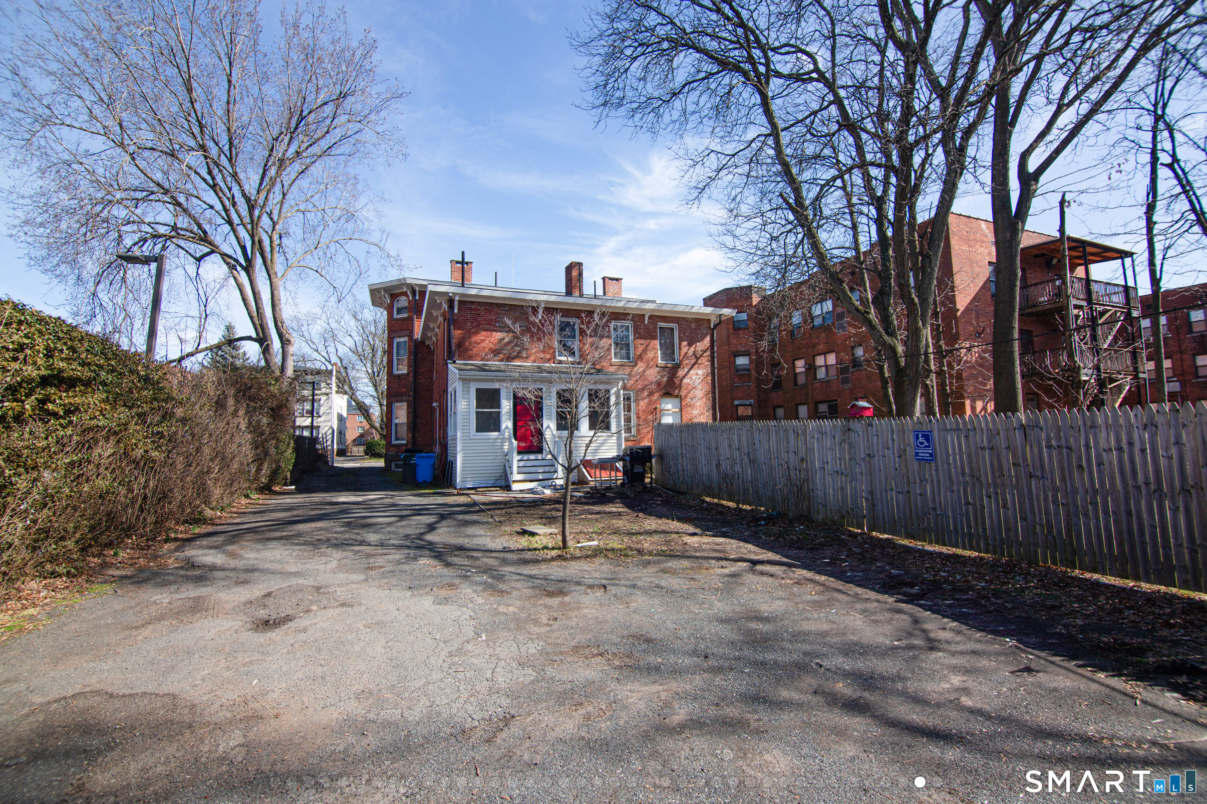 Homes for sale in Hartford, CT | 189 Sigourney St, Hartford, CT 06106 | MLS# 24182366