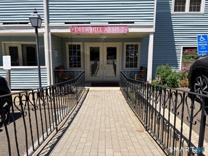 136 Deer Hill, Unit 205, Danbury