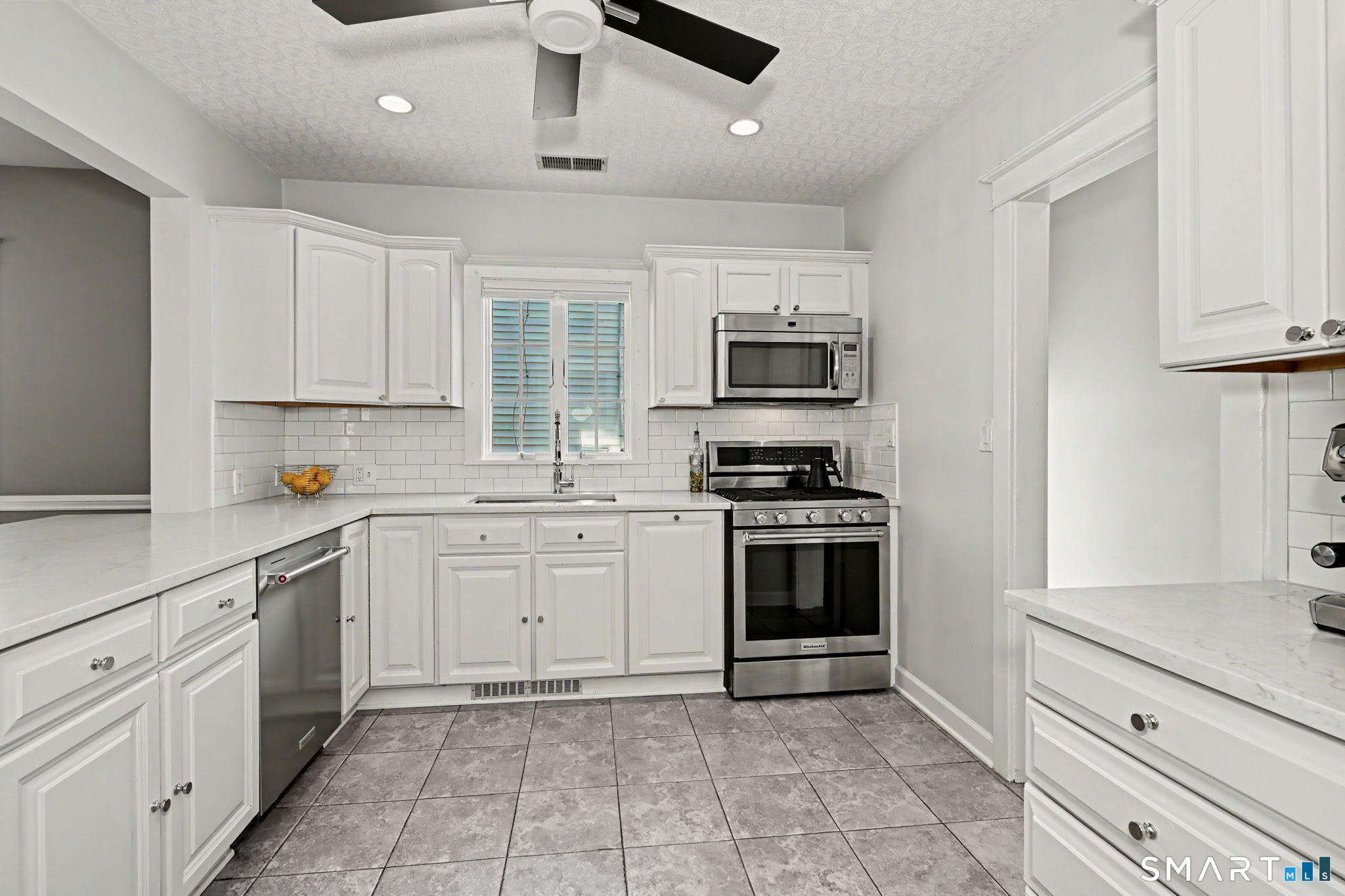 158 Courtland Hill Street, Stamford, Connecticut photo 4