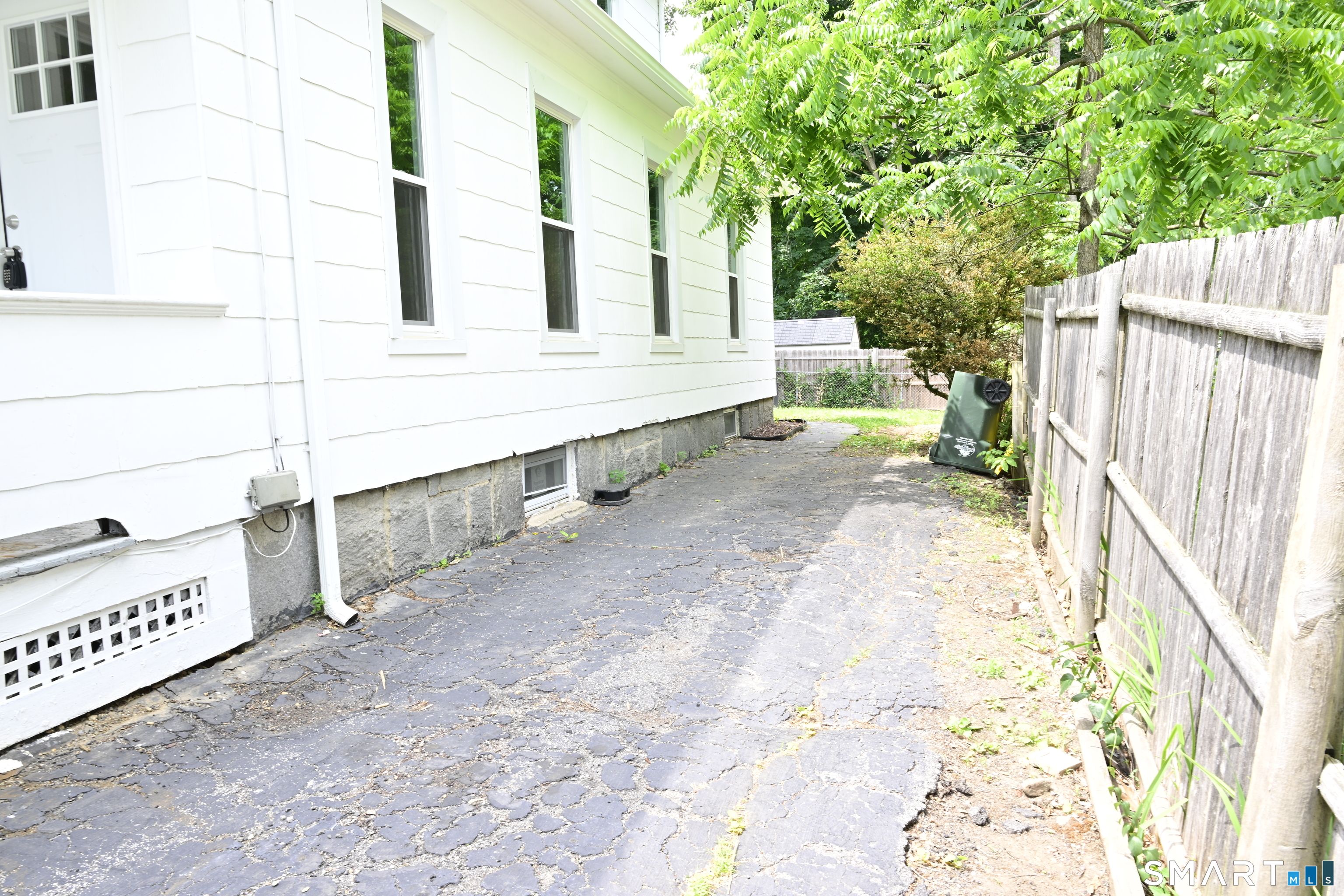 Homes for sale in Ansonia, CT | 29 Locke St, Ansonia, CT 06401 | MLS# 24181688