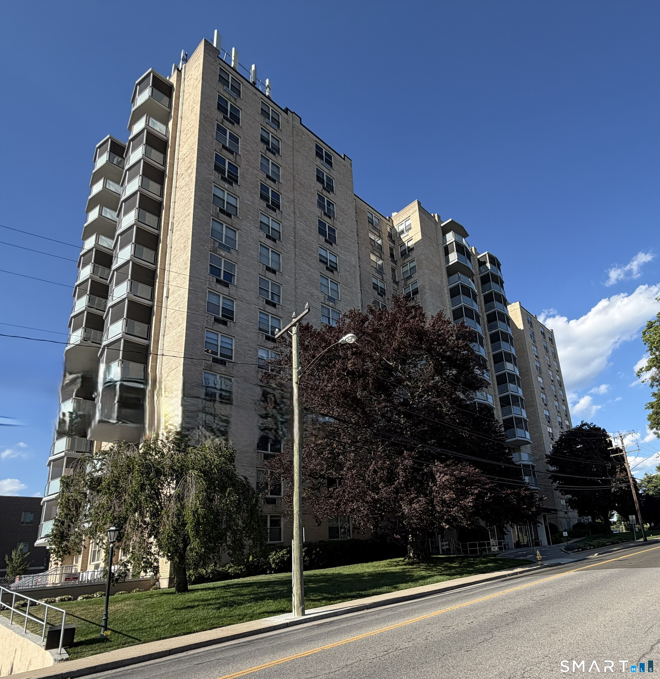 Homes for sale in Stamford, CT | 1 Strawberry Hill Ct #6J, Stamford, CT 06902 | MLS# 24182919