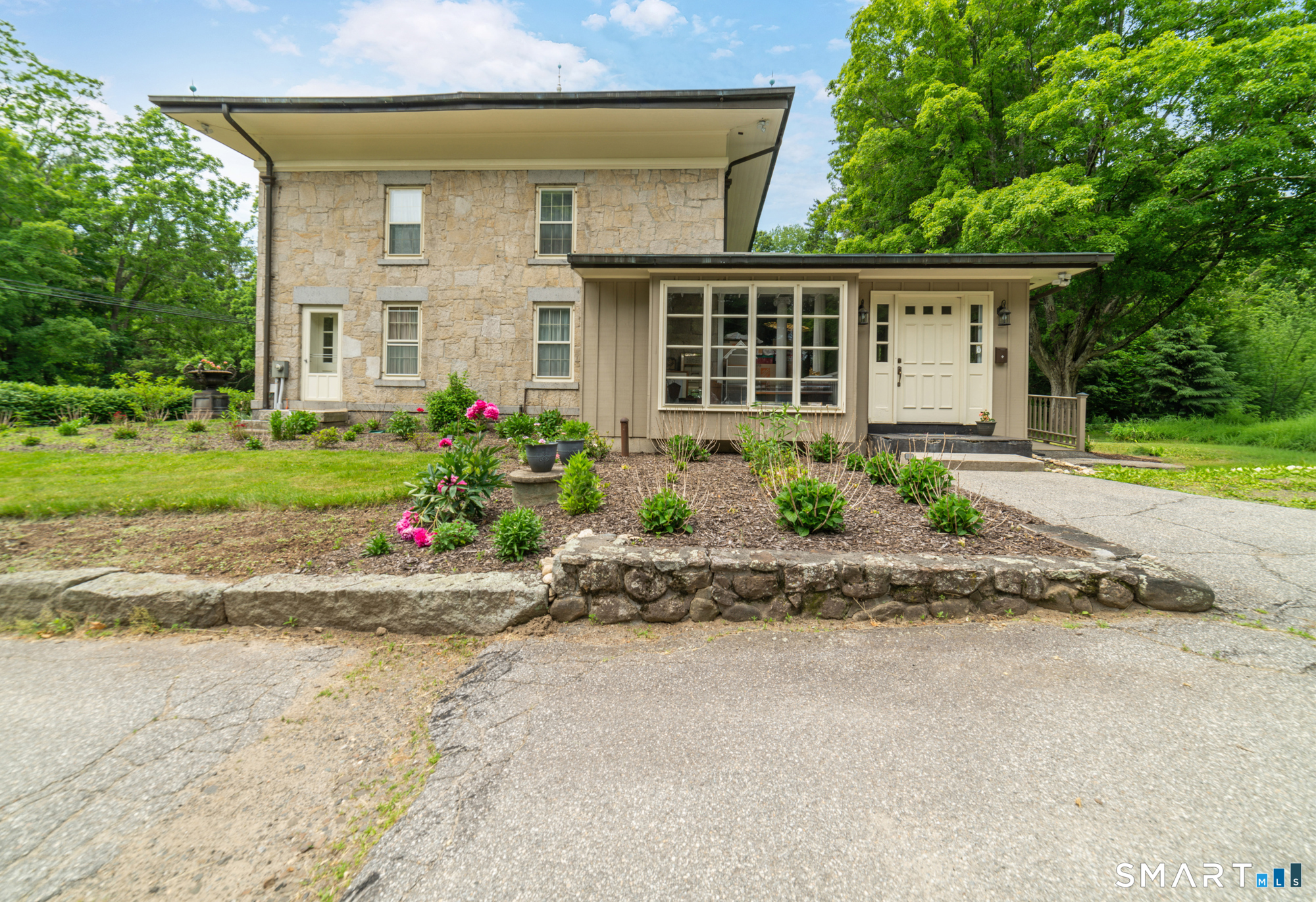 Homes for sale in Woodbury, CT | 1917 Main St N, Woodbury, CT 06798 | MLS# 24183601