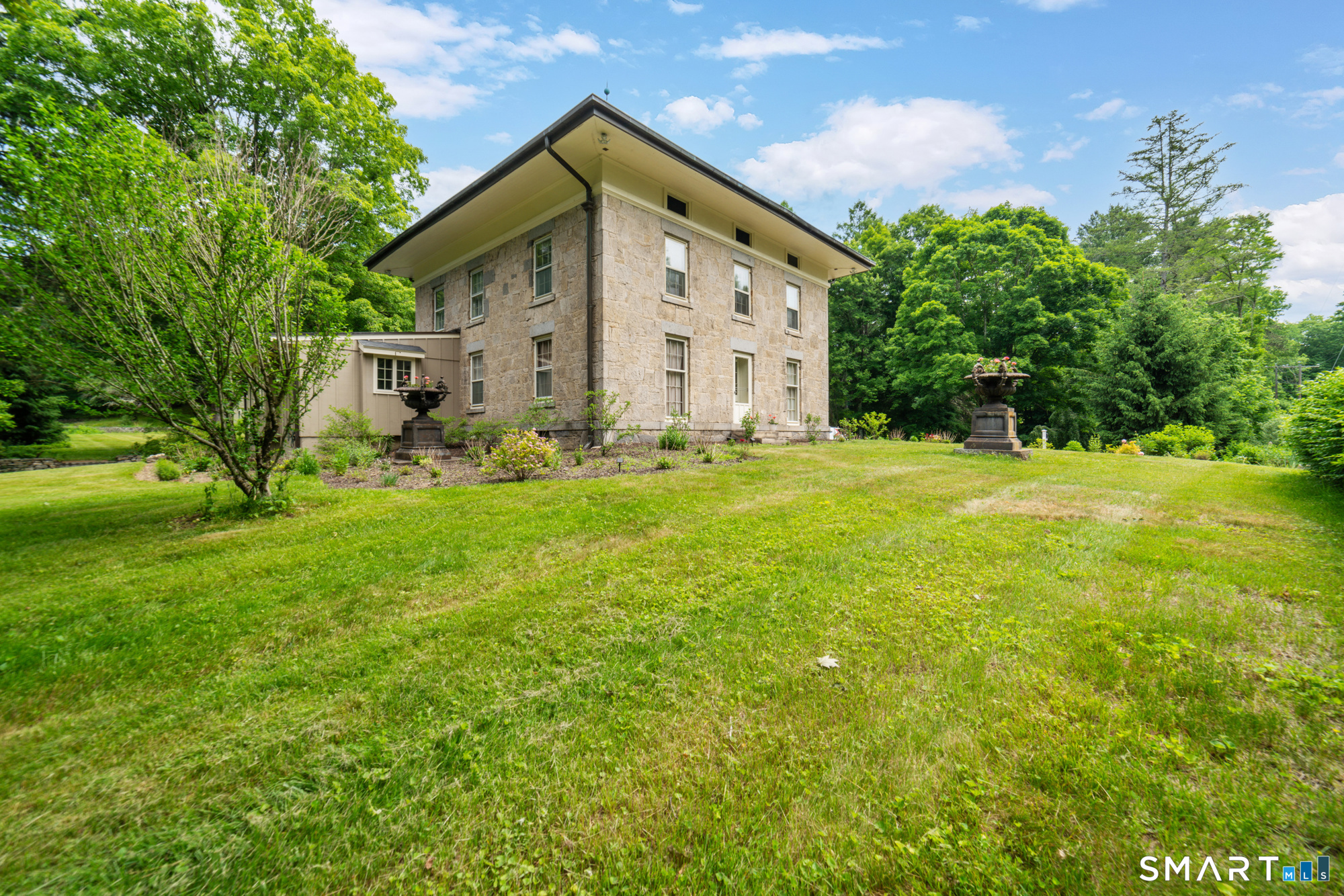 Homes for sale in Woodbury, CT | 1917 Main St N, Woodbury, CT 06798 | MLS# 24183601