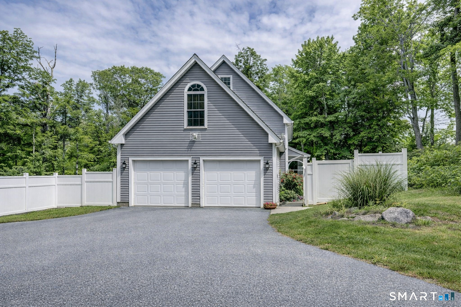 Homes for sale in Mansfield, CT | 1556 Storrs Rd, Mansfield, CT 06268 | MLS# 24184345