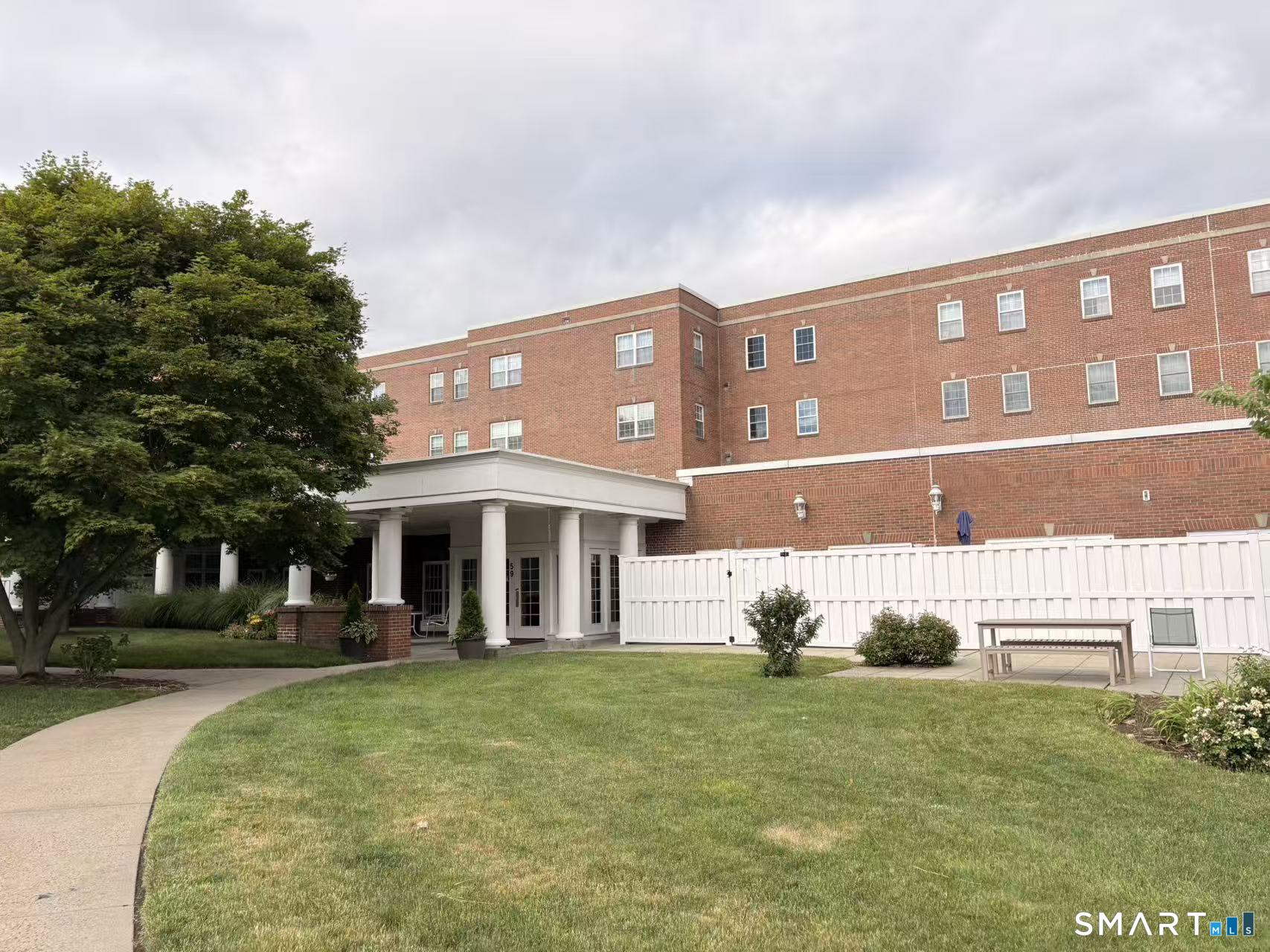 Homes for sale in Stamford, CT | 59 Courtland Ave #2T, Stamford, CT 06902 | MLS# 24183707