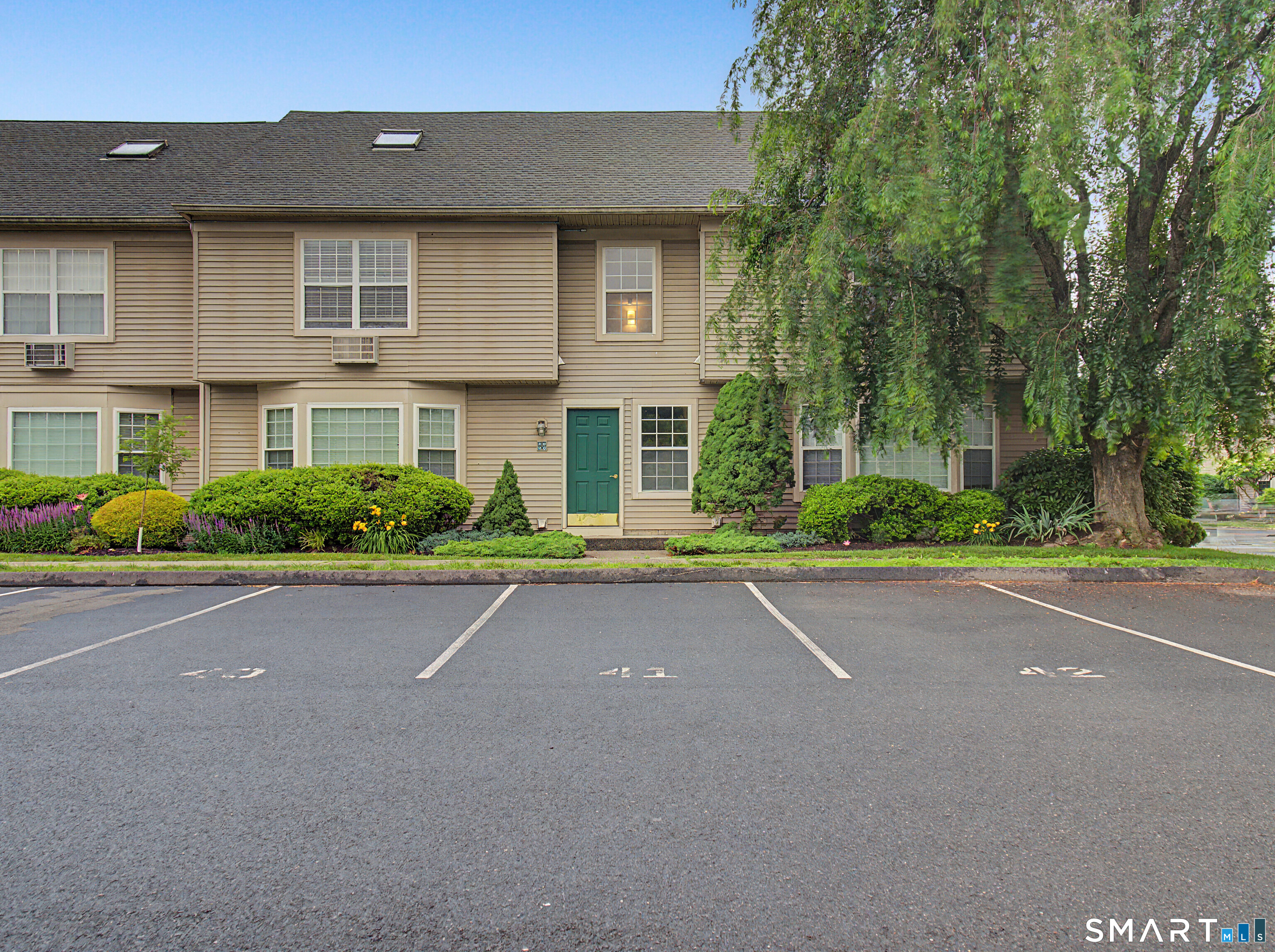 Homes for sale in New Milford, CT | 41 Glen Ridge Ct #41, New Milford, CT 06776 | MLS# 24183079