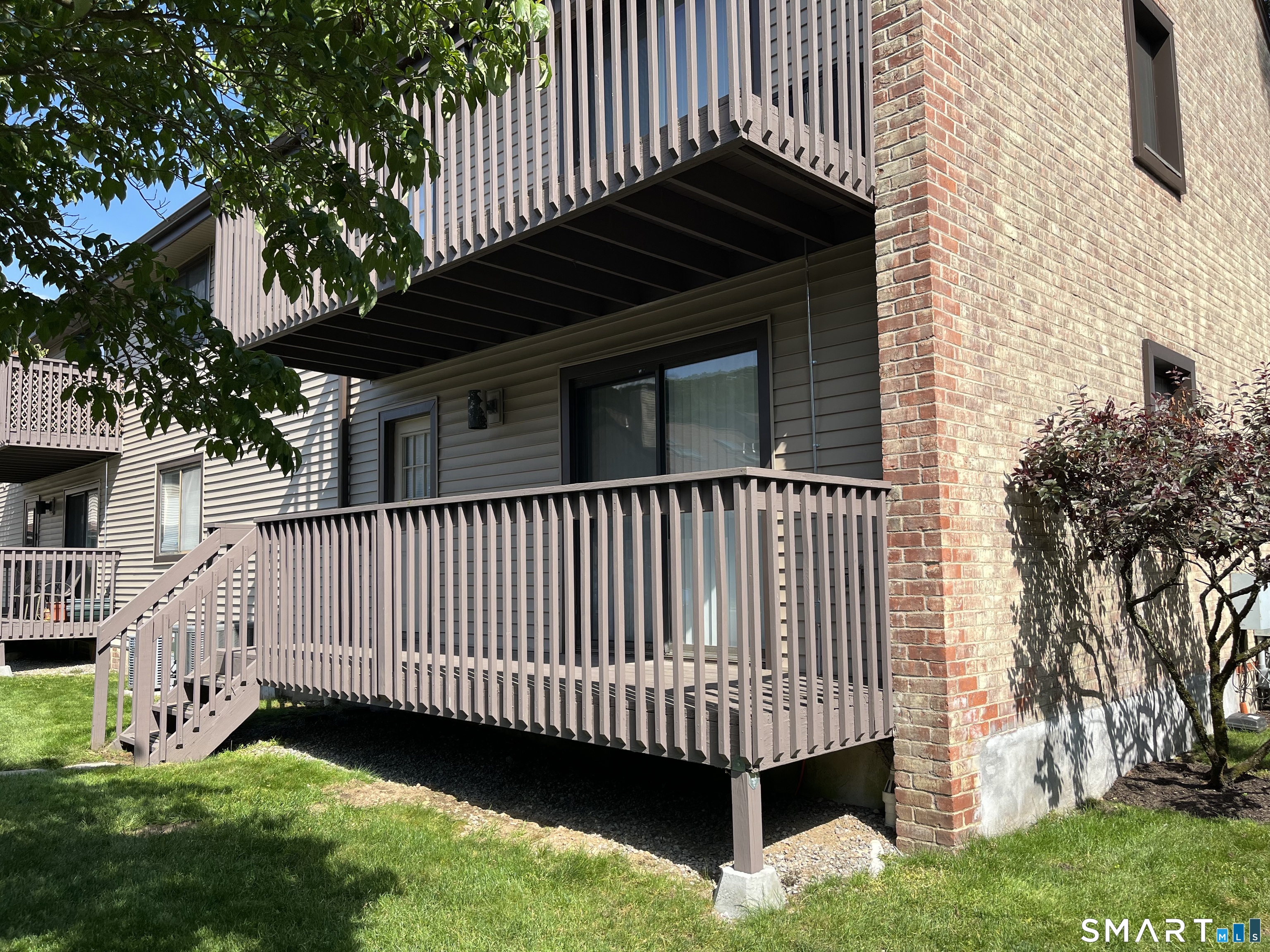 2437 Bedford Street, Stamford, Connecticut photo 3
