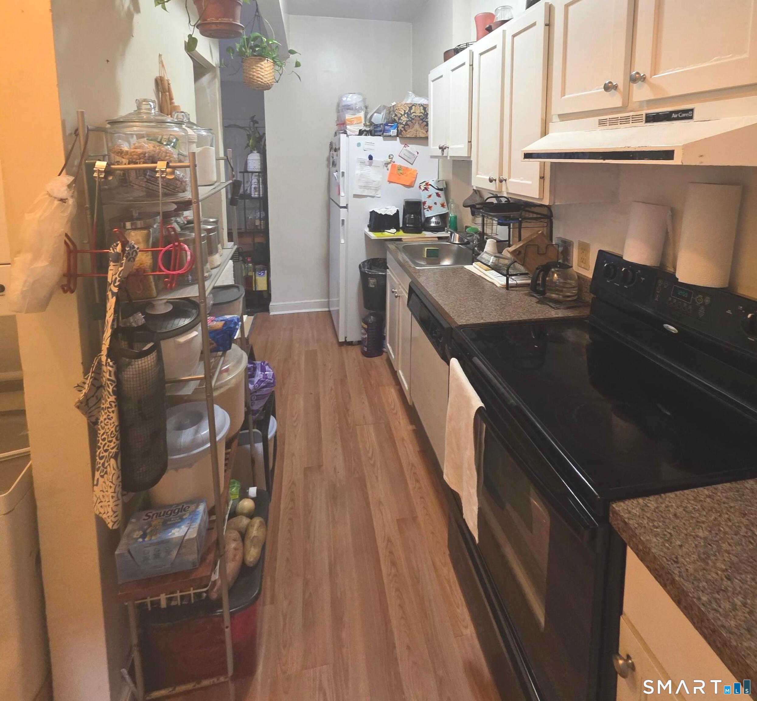 Homes for sale in Hartford, CT | 31 Alden St #B, Hartford, CT 06114 | MLS# 24185651