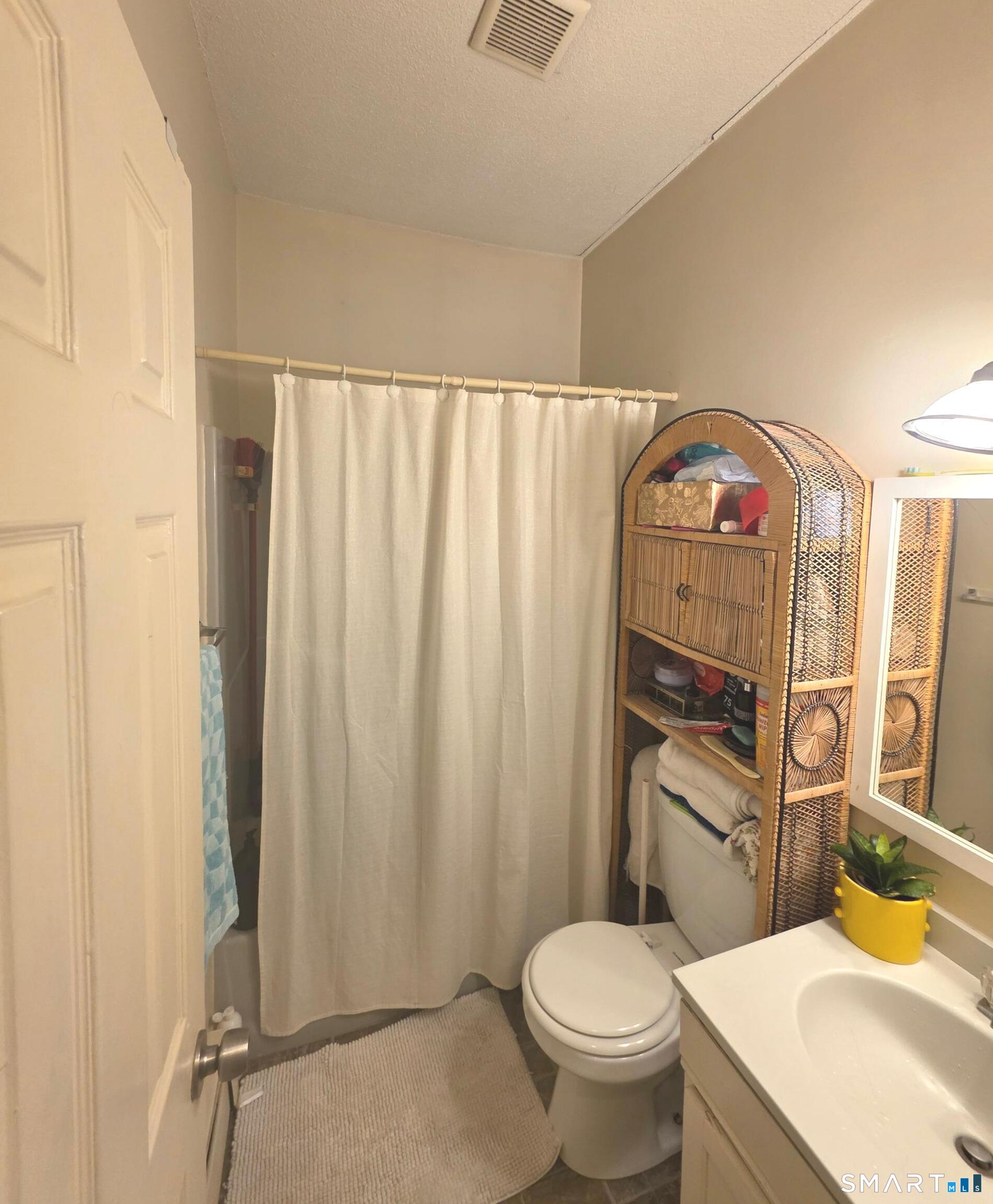 Homes for sale in Hartford, CT | 31 Alden St #B, Hartford, CT 06114 | MLS# 24185651
